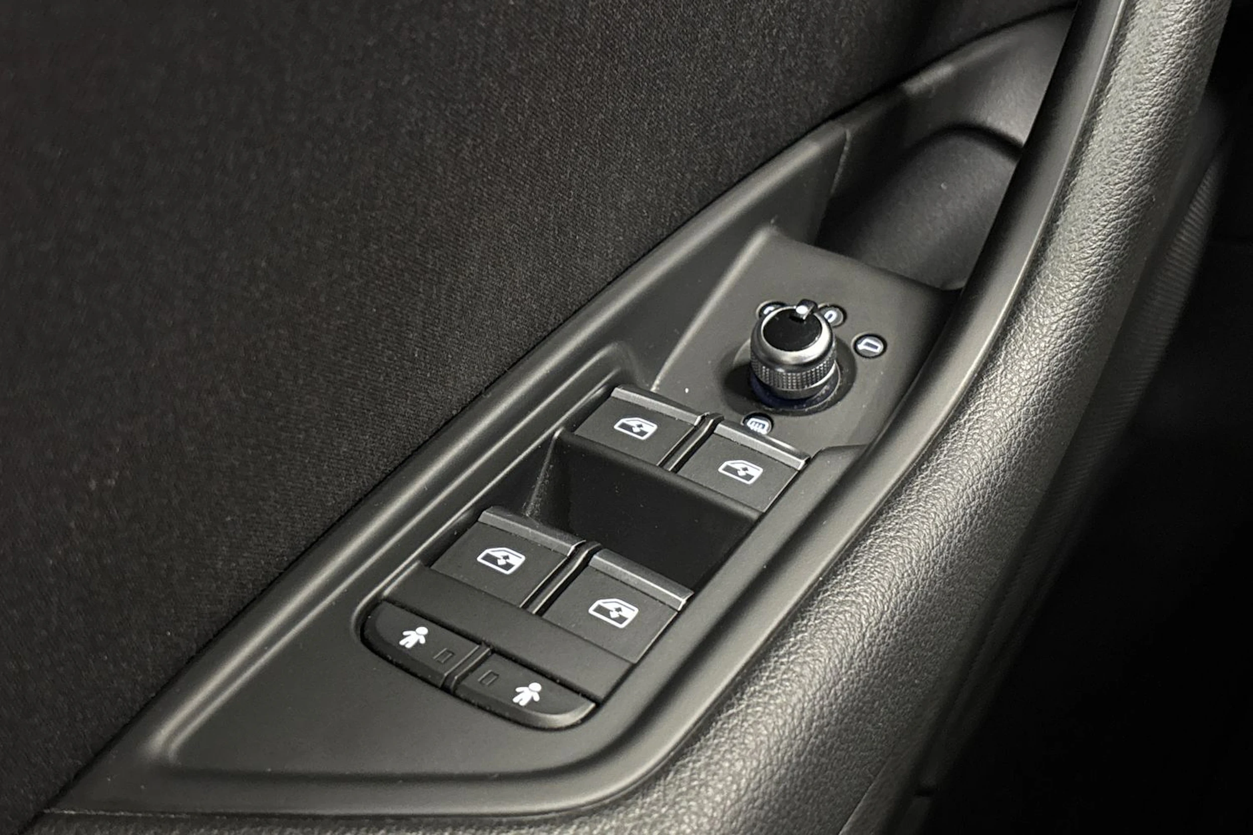 valkoinen Audi A4 2017 kuva 11.