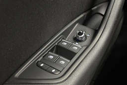 valkoinen Audi A4 2017 kuva 11.