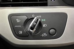 valkoinen Audi A4 2017 kuva 12.