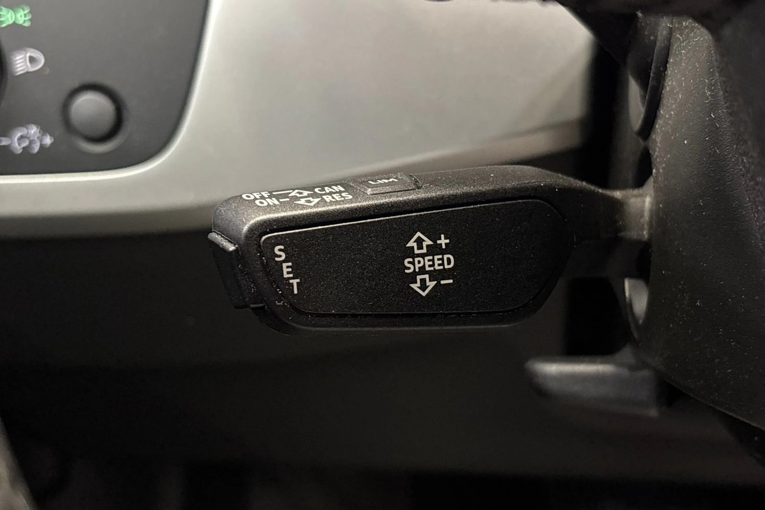 valkoinen Audi A4 2017 kuva 13.