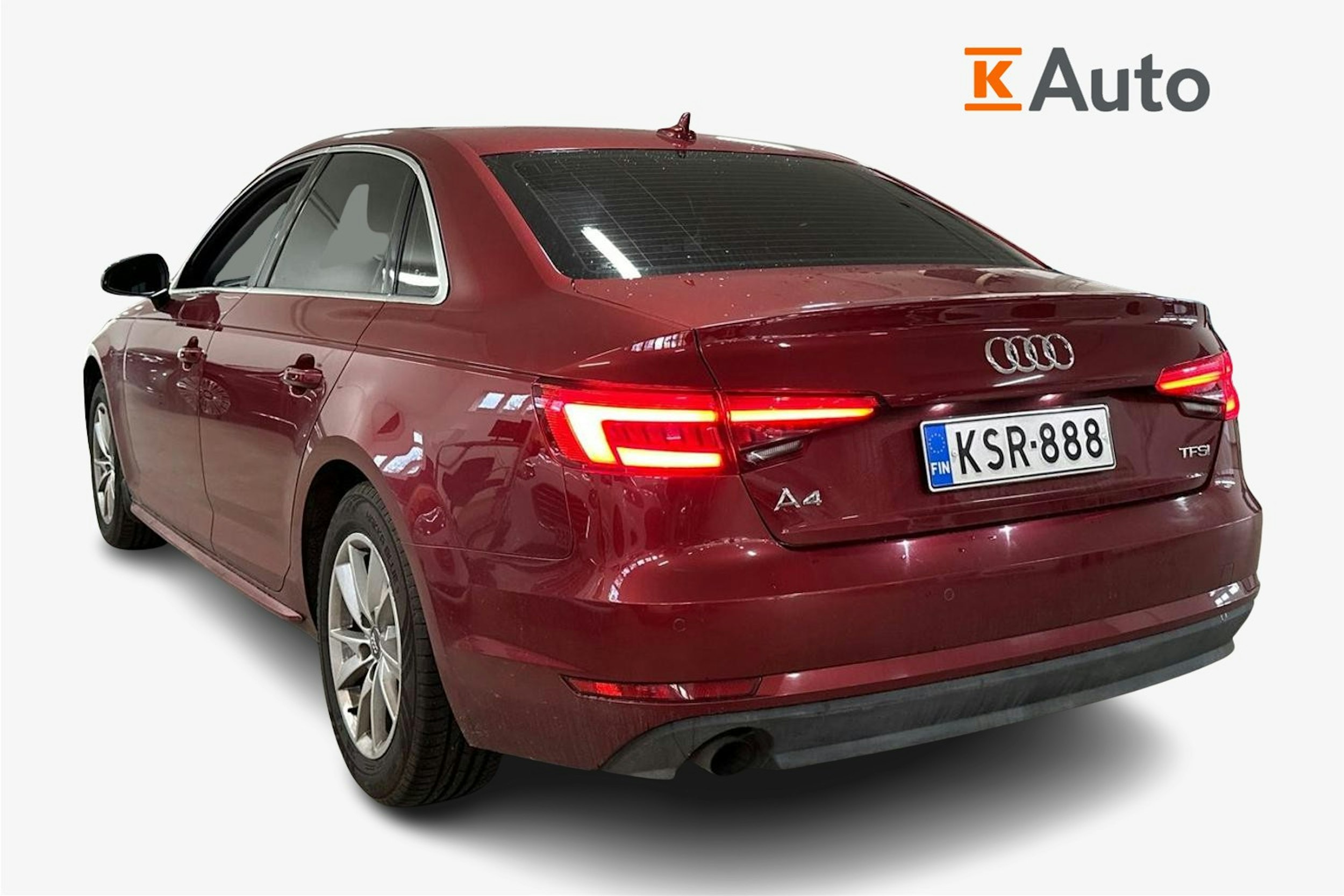 Valkoinen Audi A4 2017 kuva 2.