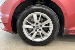 Valkoinen Audi A4 2017 kuva 11.
