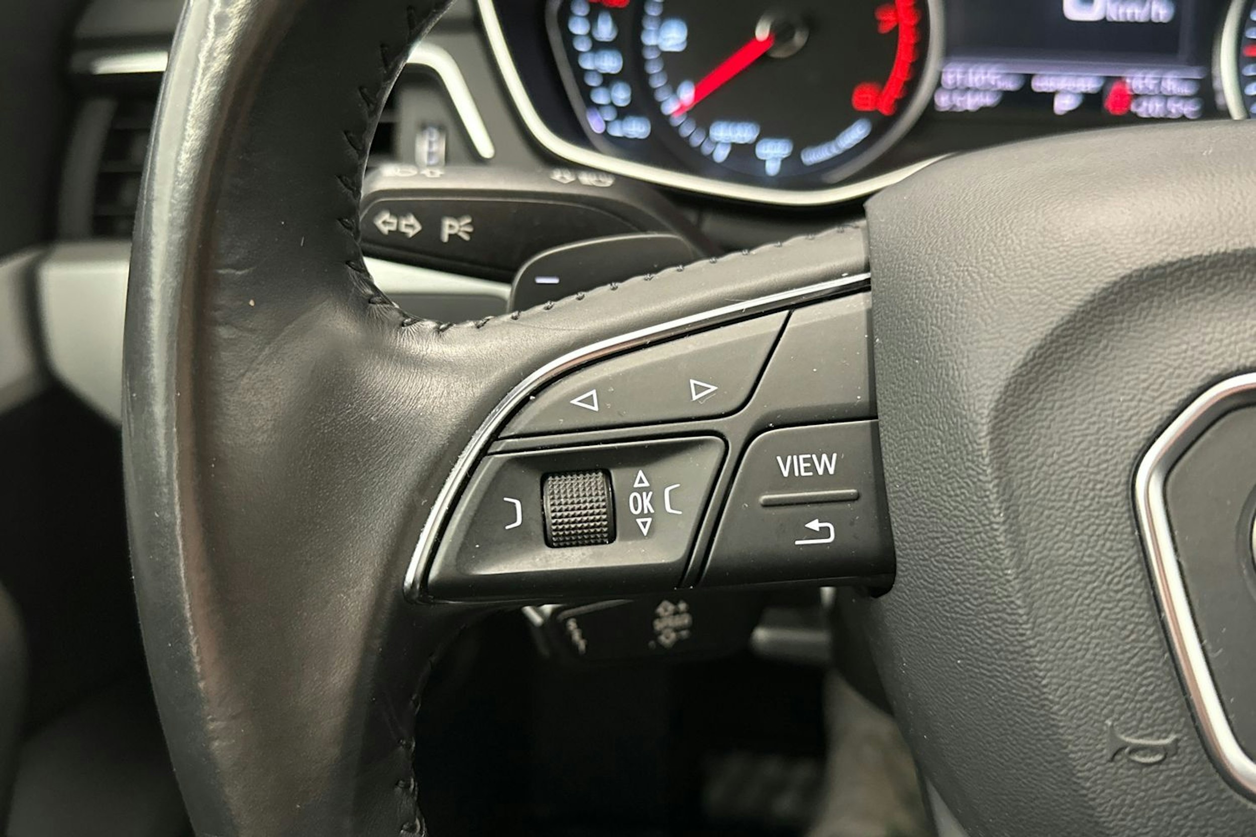 Valkoinen Audi A4 2017 kuva 15.