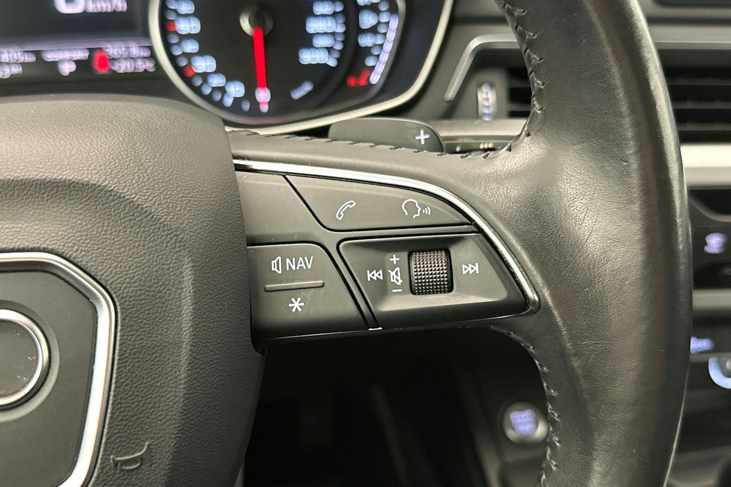 Valkoinen Audi A4 2017 kuva 16.