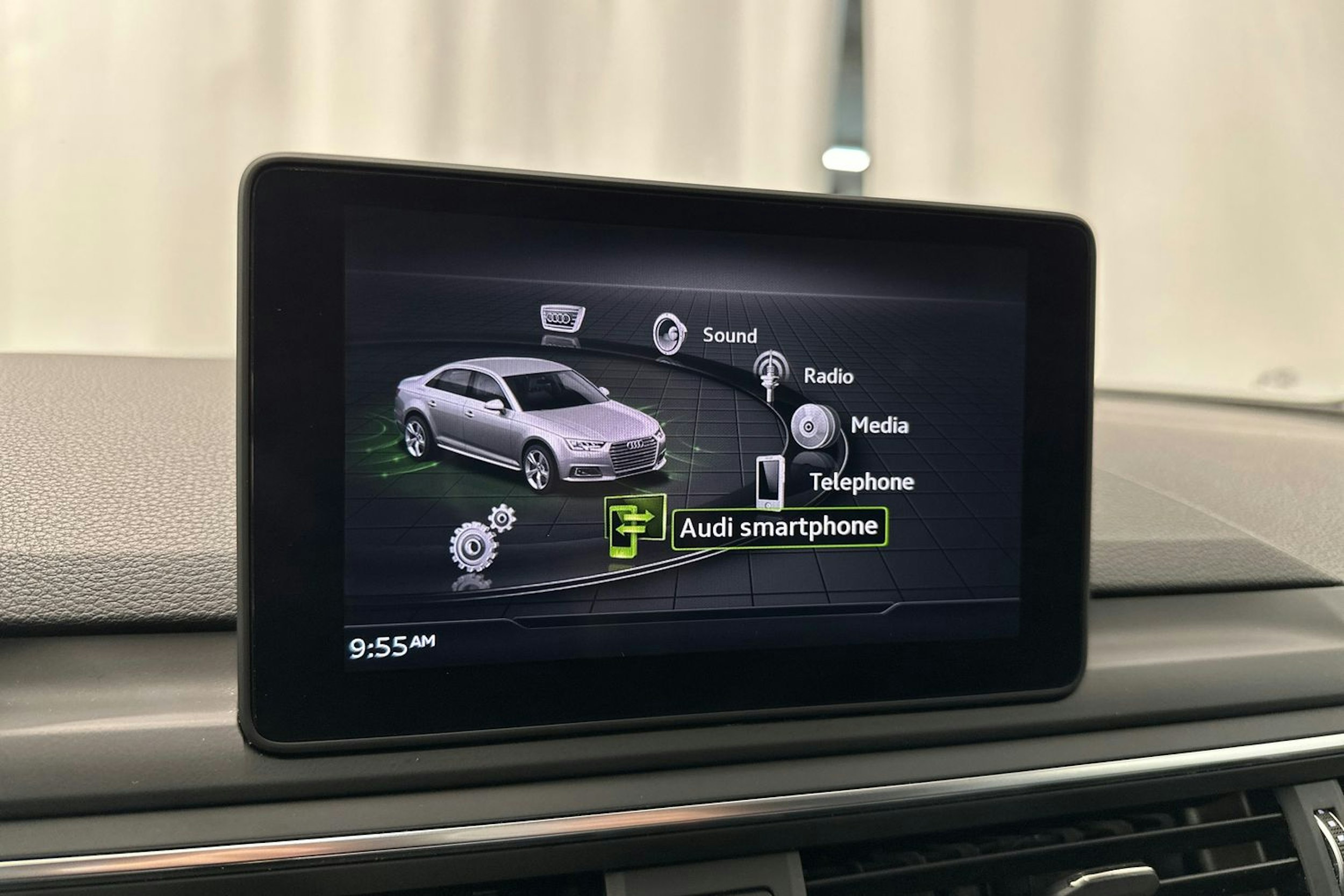 Valkoinen Audi A4 2017 kuva 17.