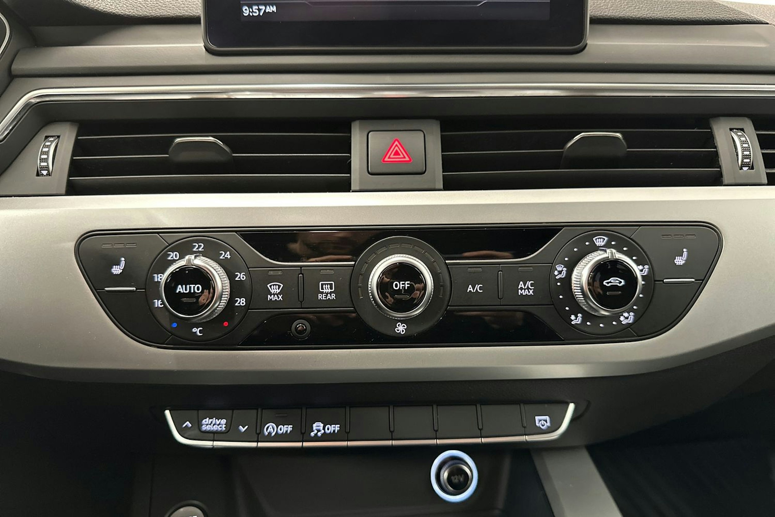 Valkoinen Audi A4 2017 kuva 19.
