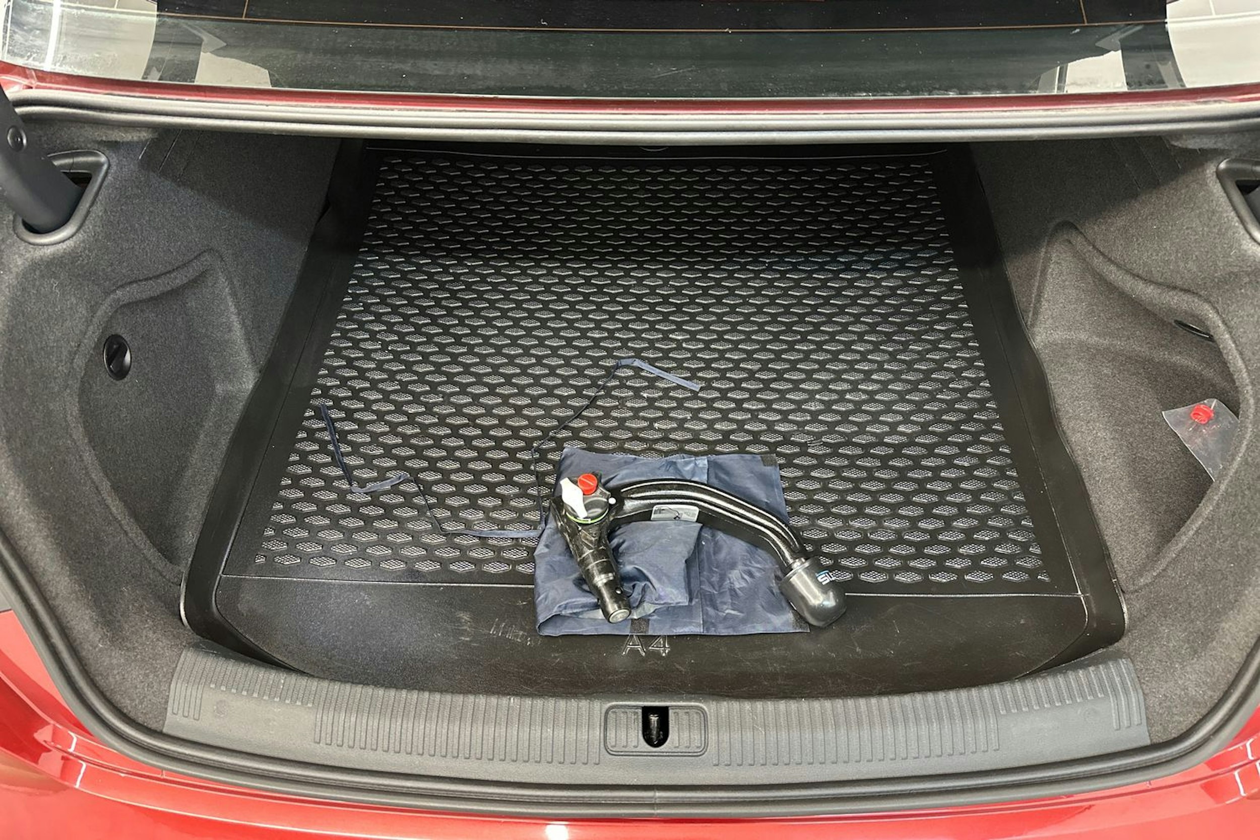 Valkoinen Audi A4 2017 kuva 21.