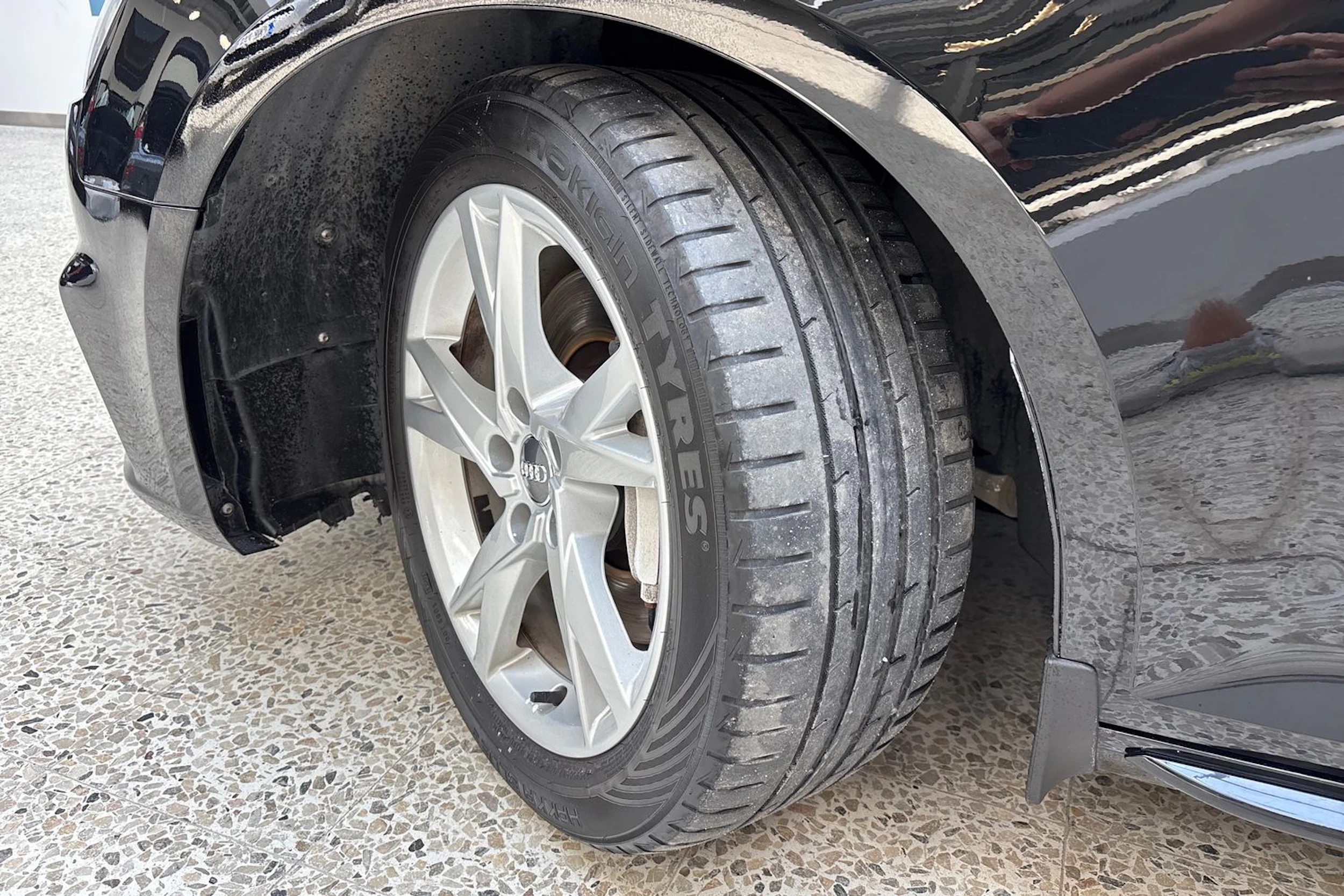 musta Audi A4 2017 kuva 10.