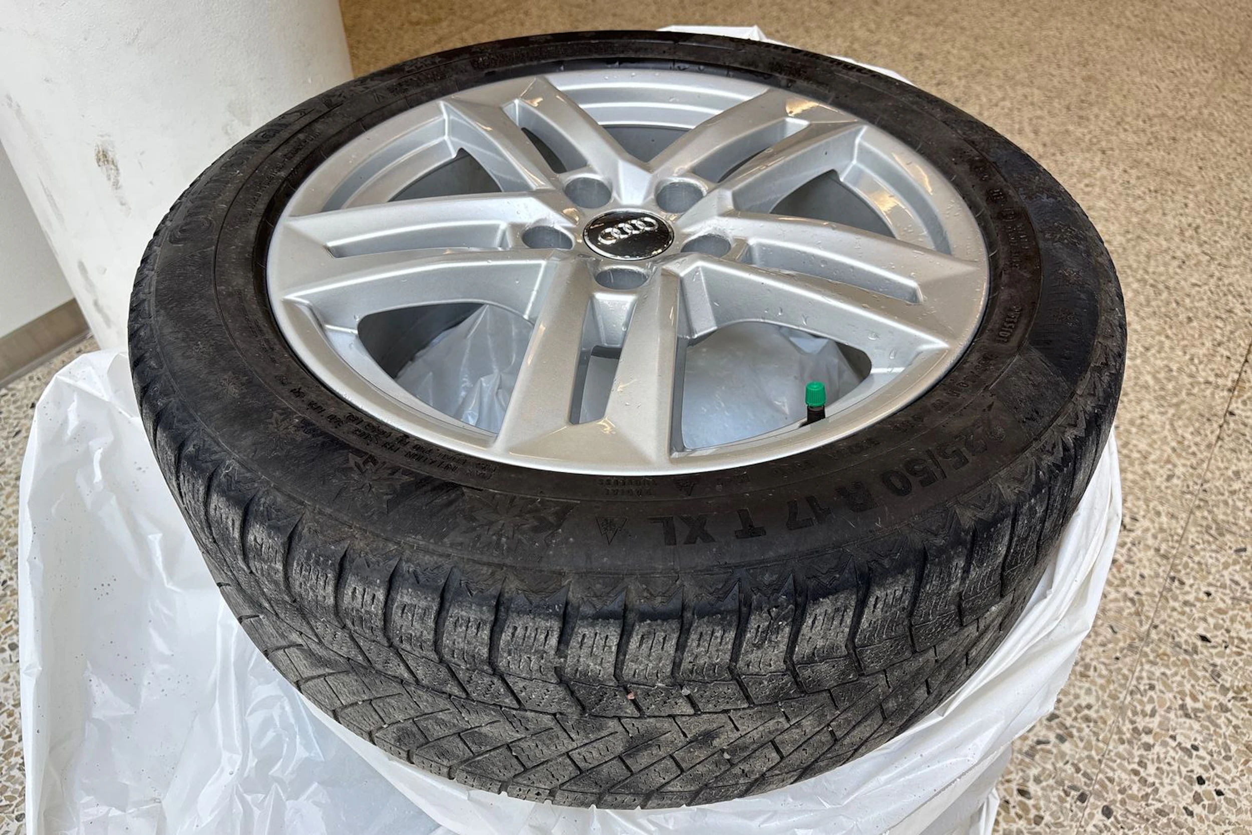 musta Audi A4 2017 kuva 11.