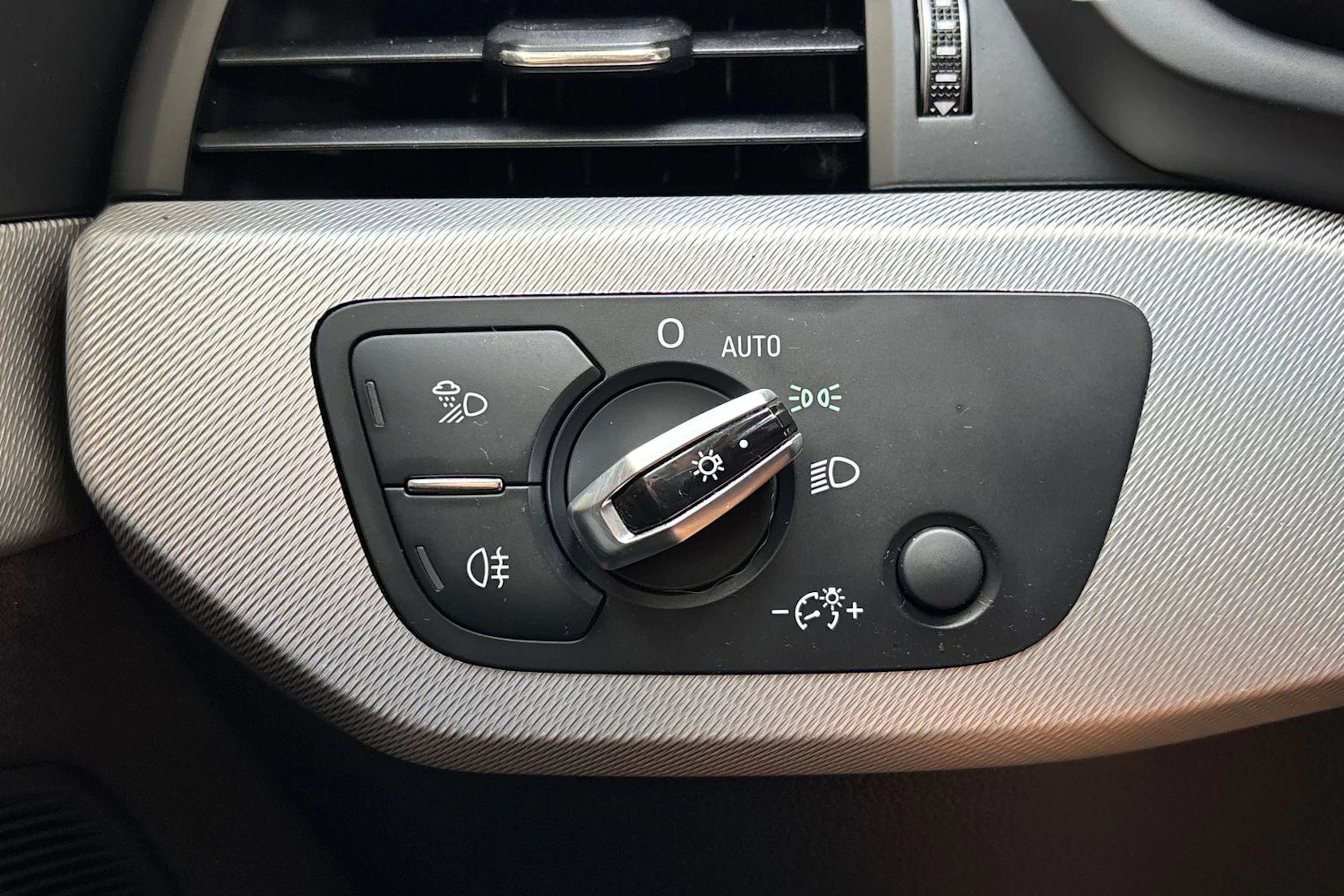 musta Audi A4 2017 kuva 18.