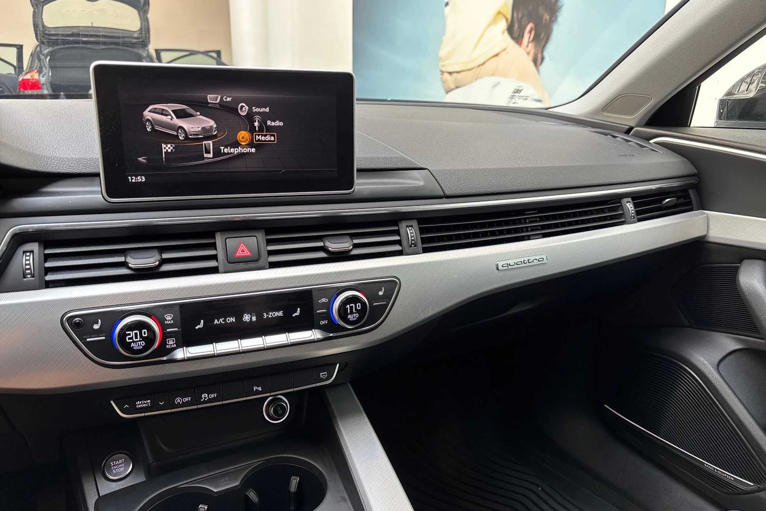musta Audi A4 2017 kuva 23.
