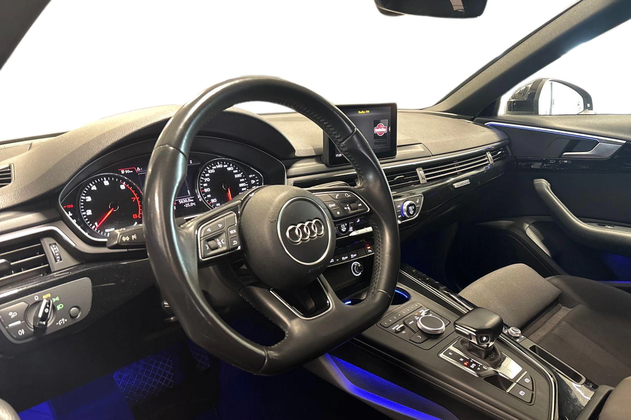 musta Audi A4 2017 kuva 3.