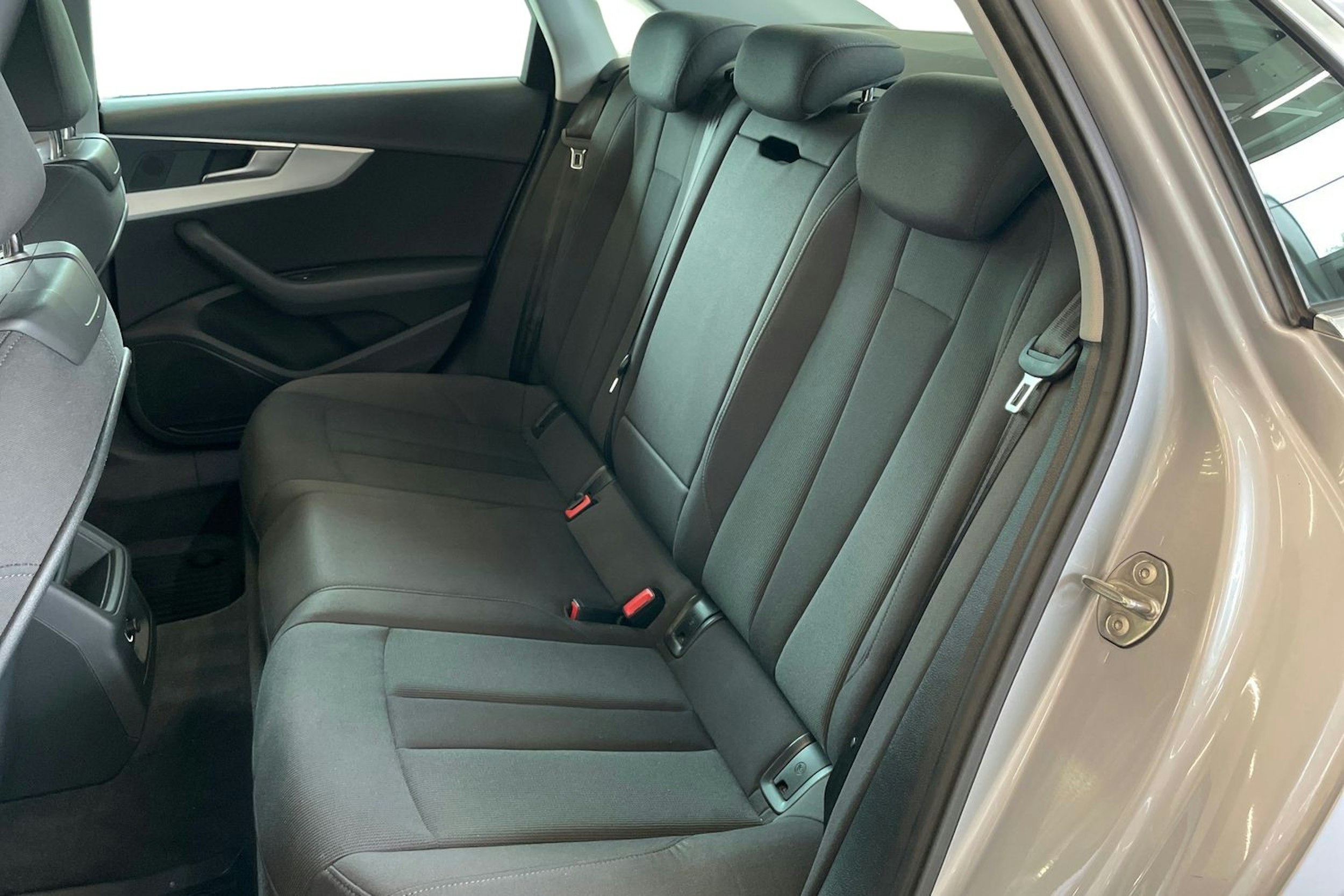 Hopea Audi A4 2017 kuva 10.