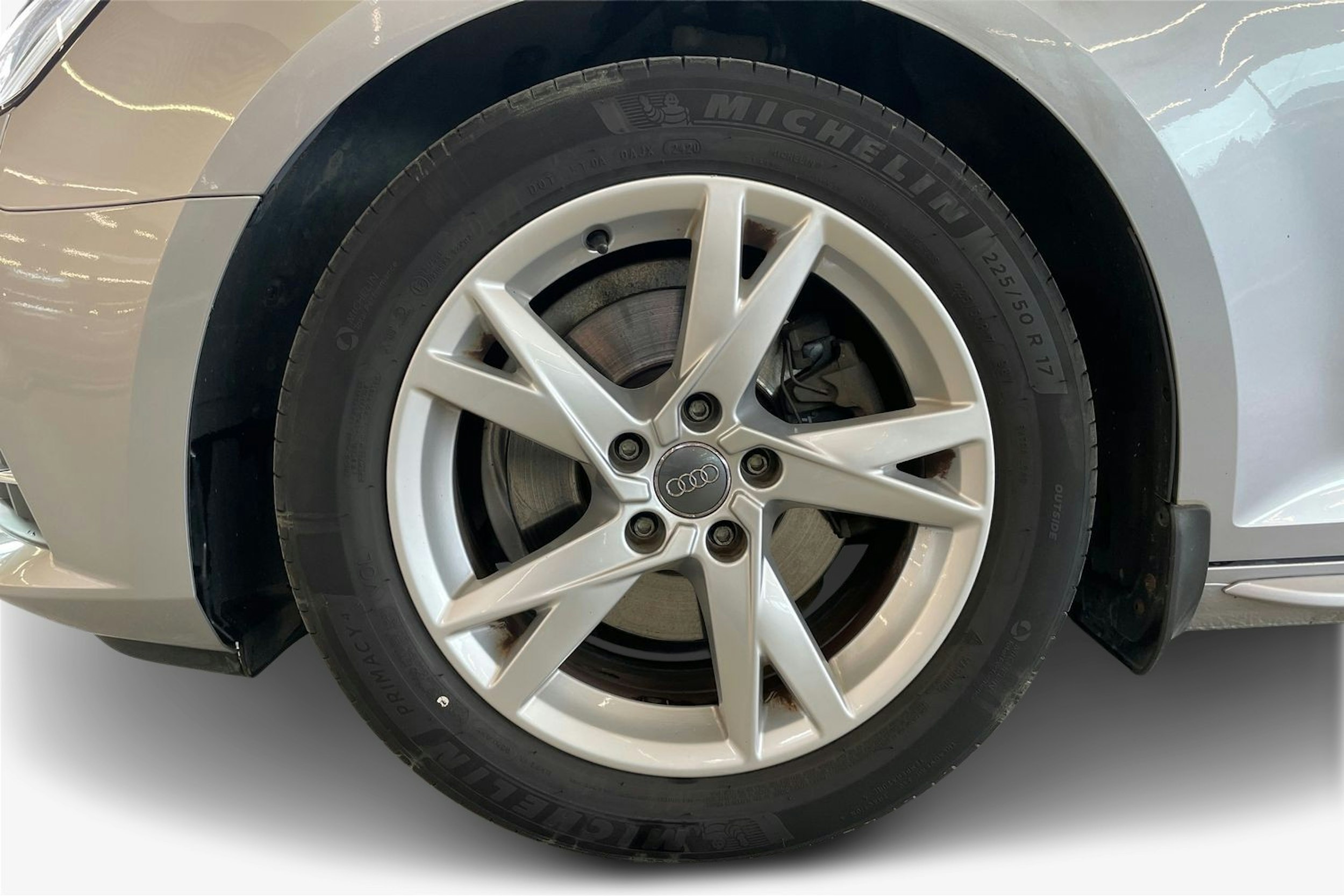 Hopea Audi A4 2017 kuva 11.