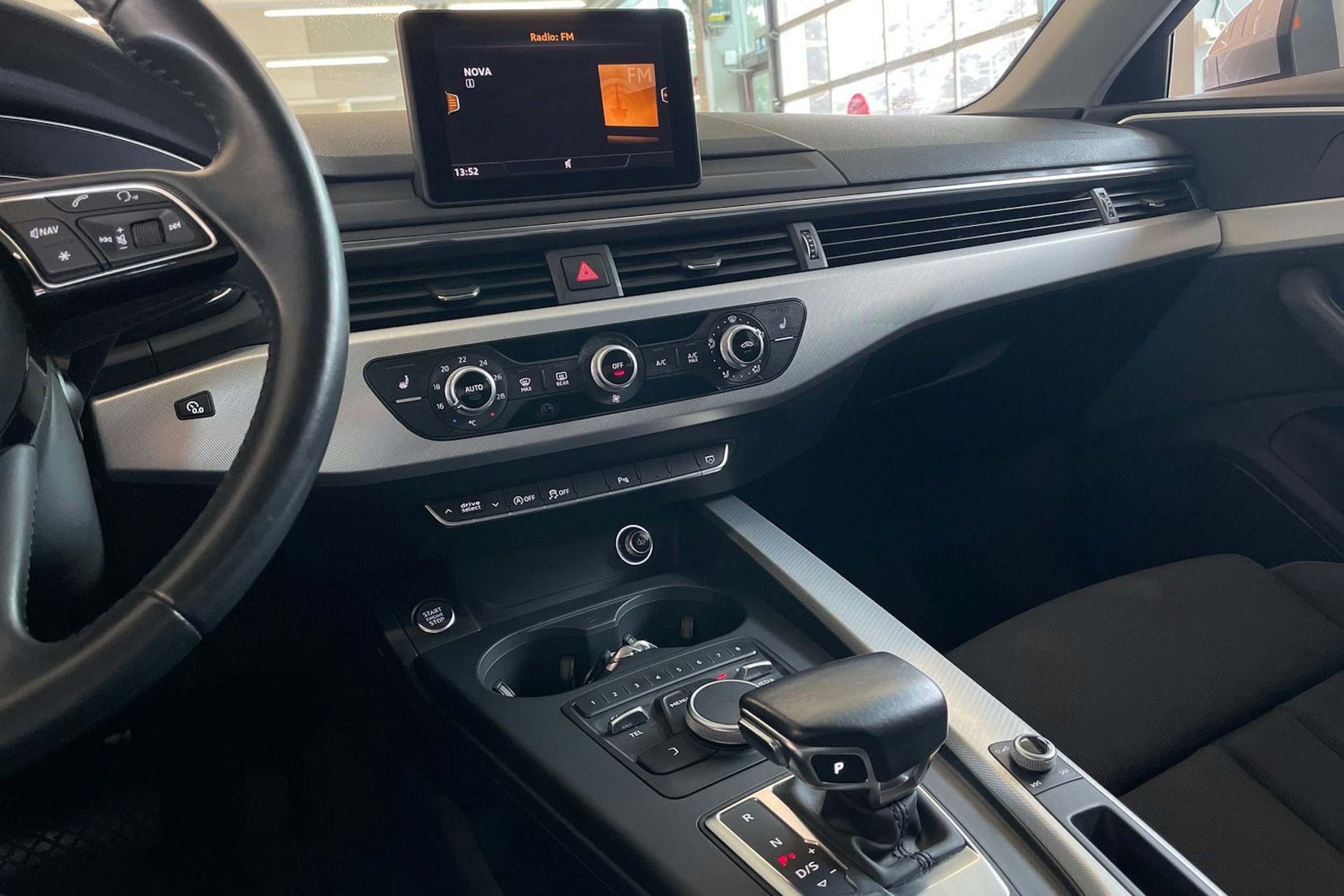 Hopea Audi A4 2017 kuva 21.