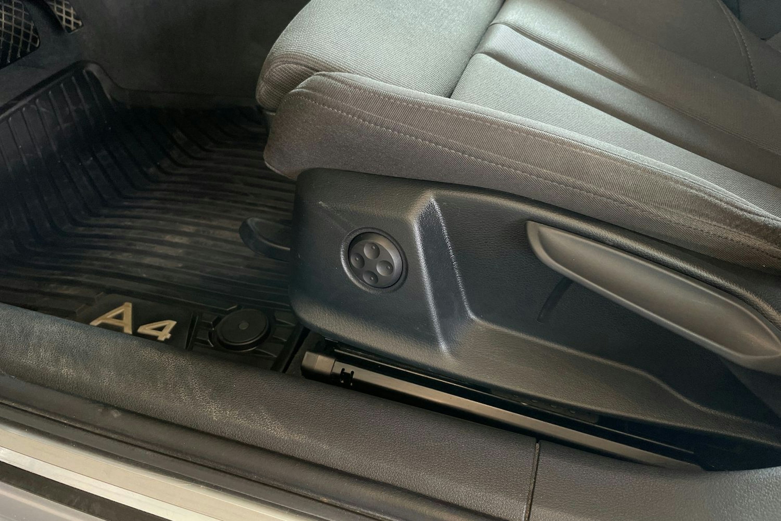 Hopea Audi A4 2017 kuva 23.