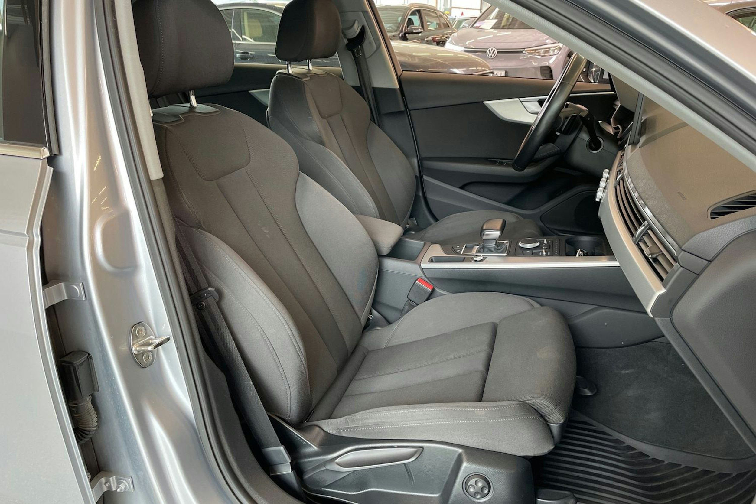 Hopea Audi A4 2017 kuva 25.