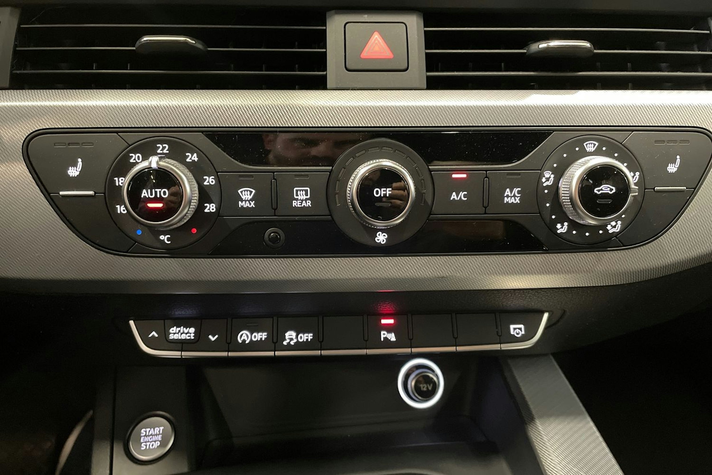musta Audi A4 2018 kuva 26.