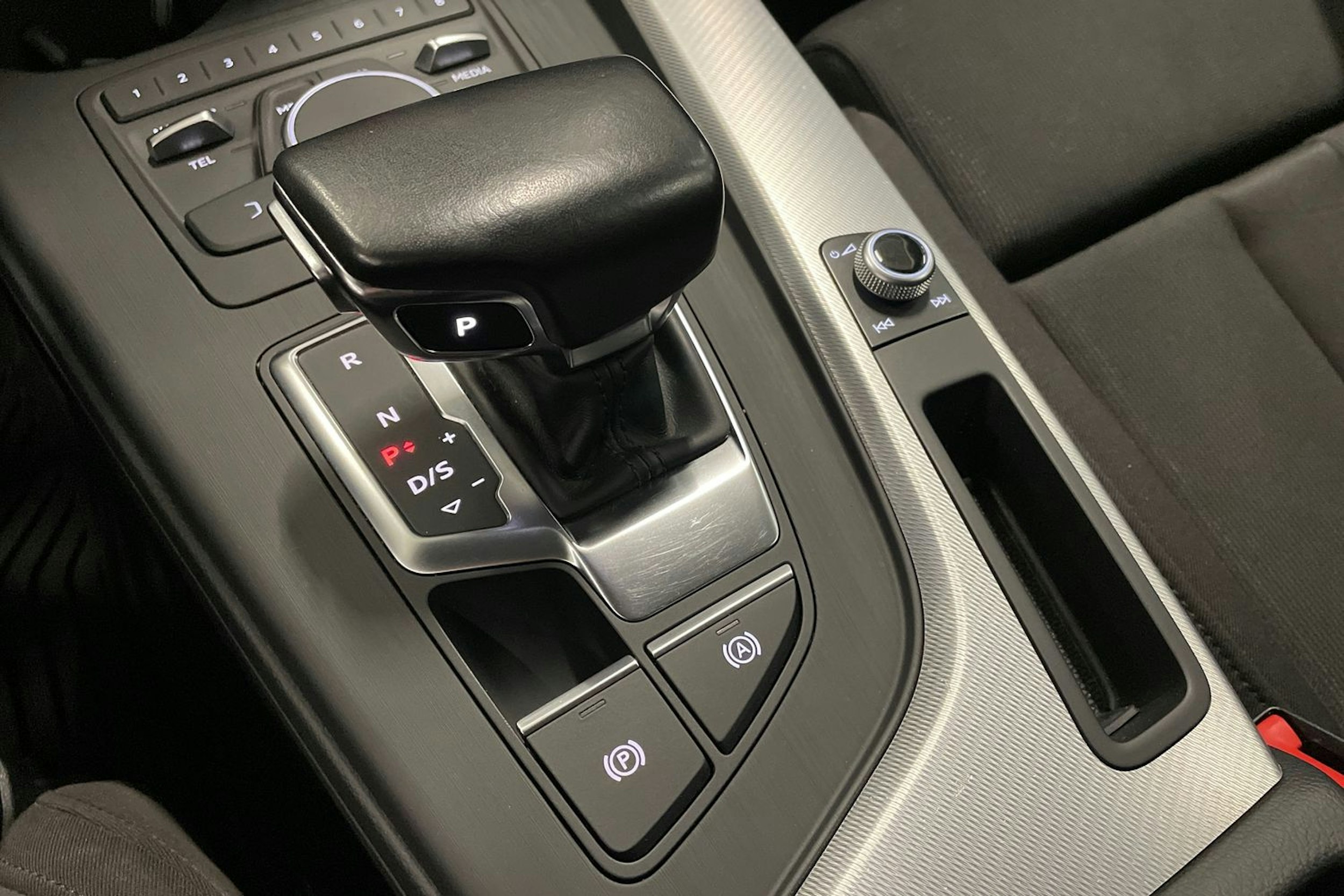 musta Audi A4 2018 kuva 28.