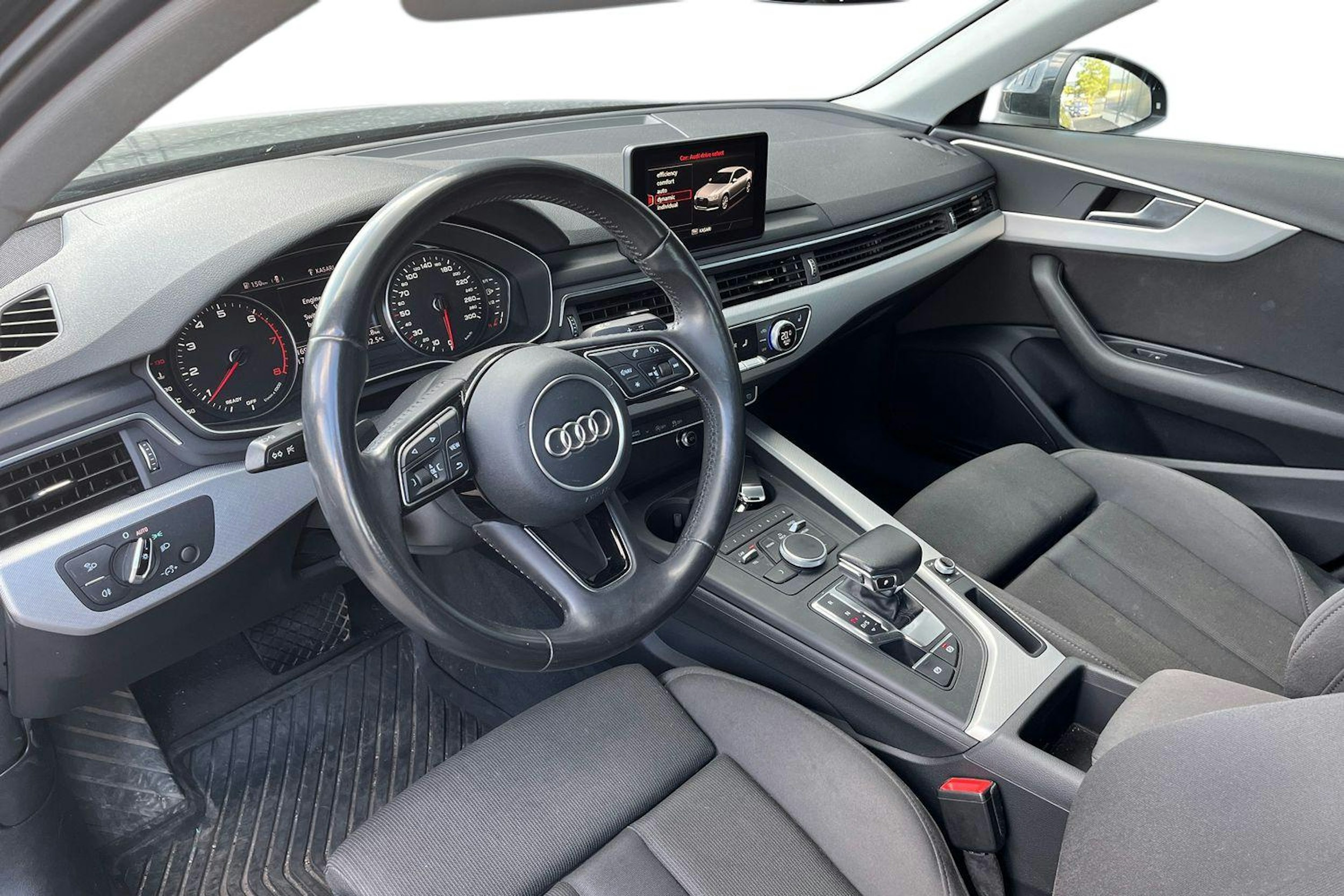 musta Audi A4 2017 kuva 3.