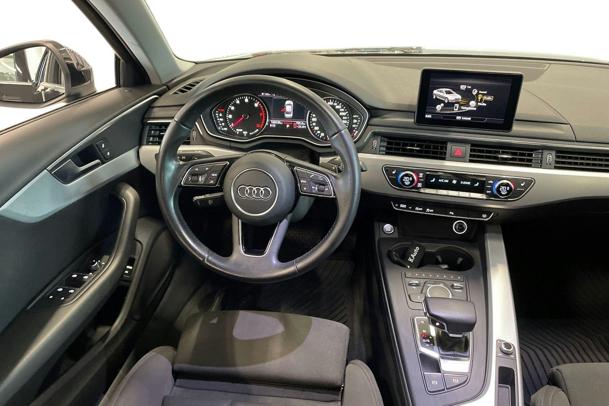musta Audi A4 2017 kuva 9.