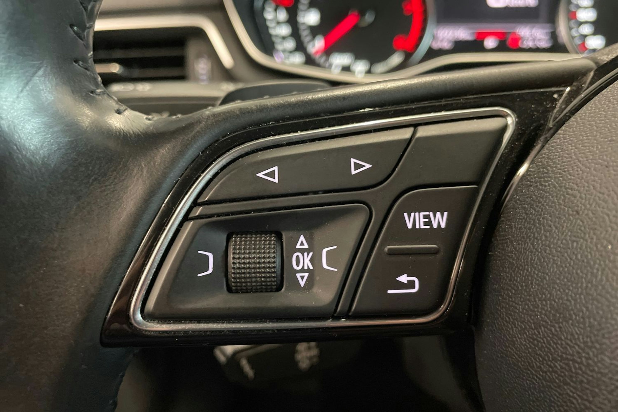 musta Audi A4 2017 kuva 17.