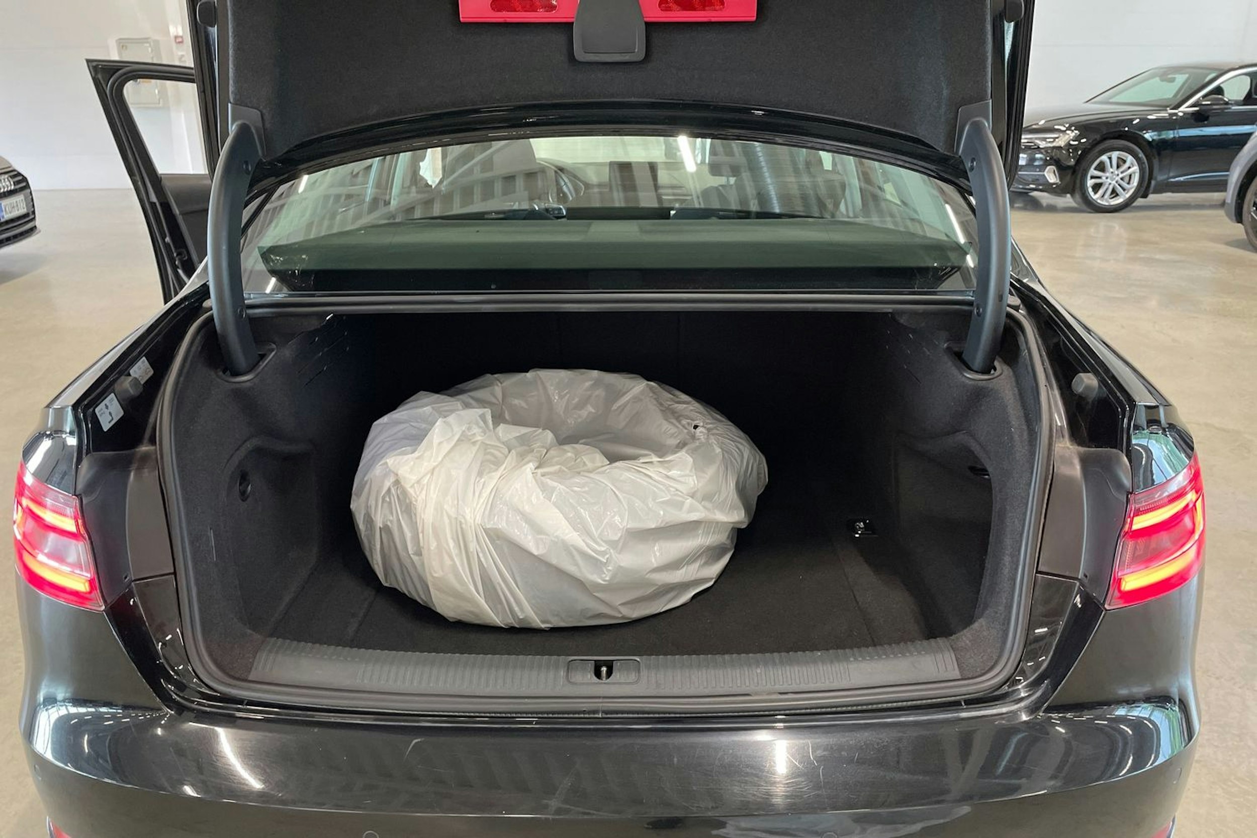 musta Audi A4 2017 kuva 33.