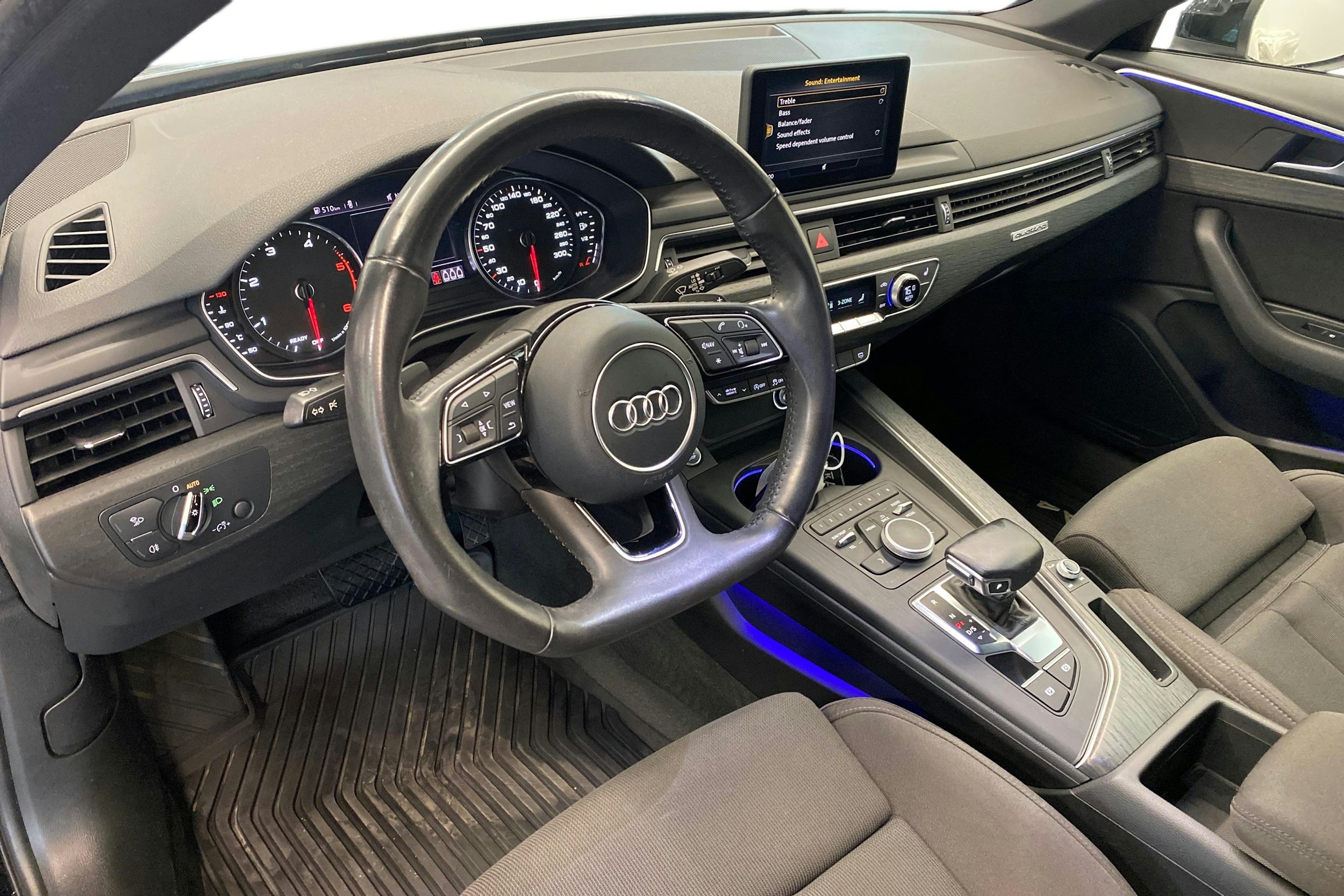 Musta Audi A4 2017 kuva 7.