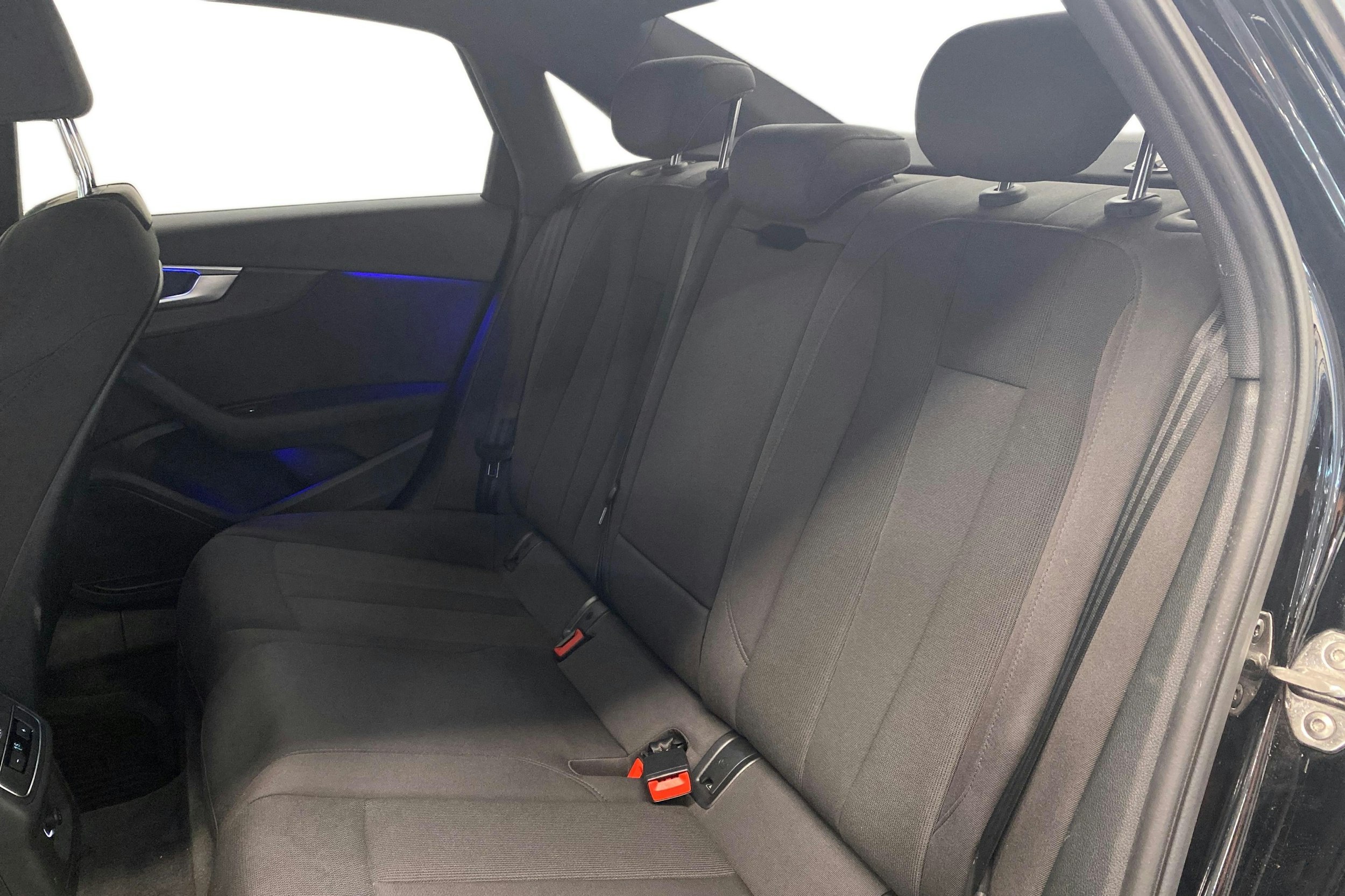 Musta Audi A4 2017 kuva 10.