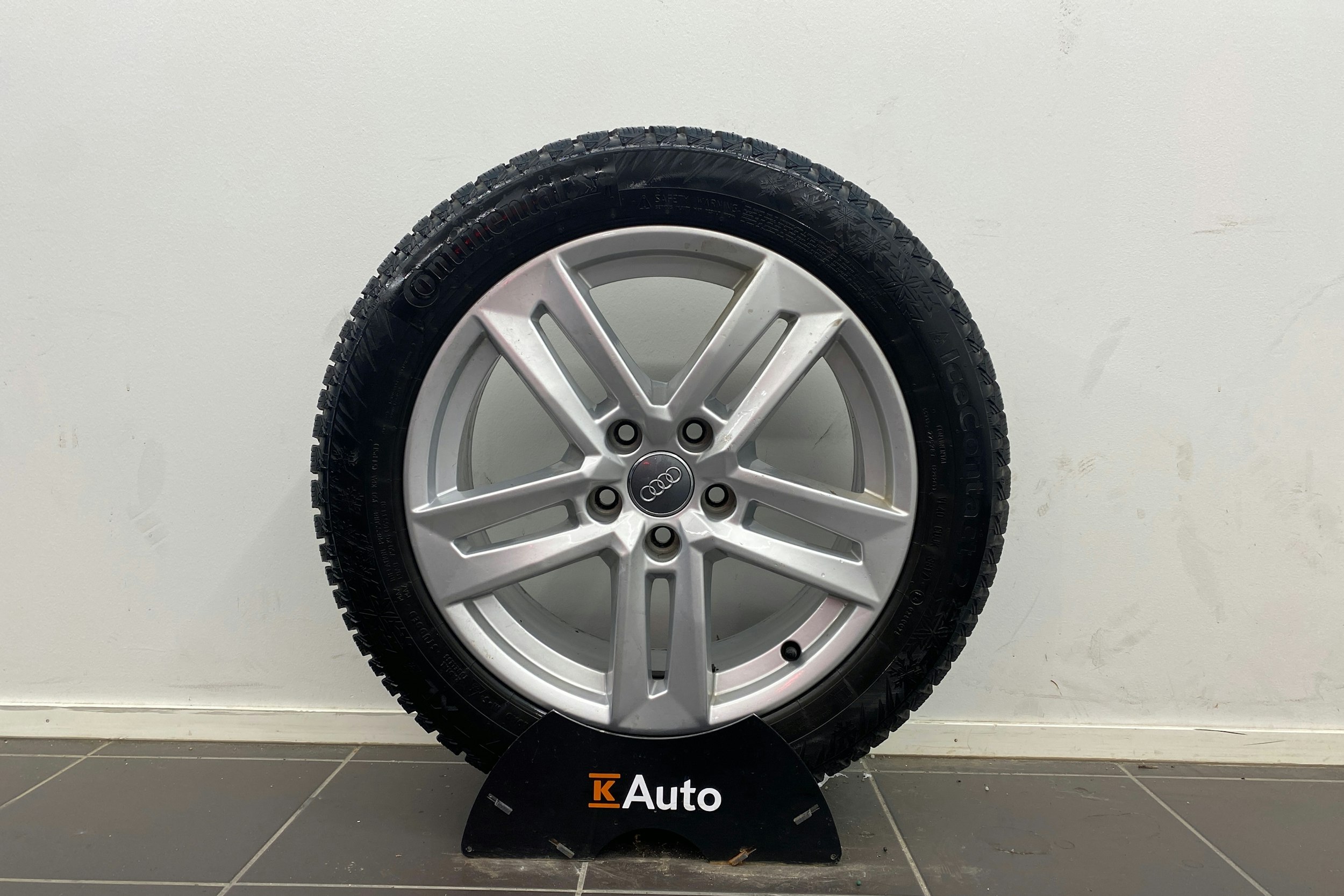 Musta Audi A4 2017 kuva 13.