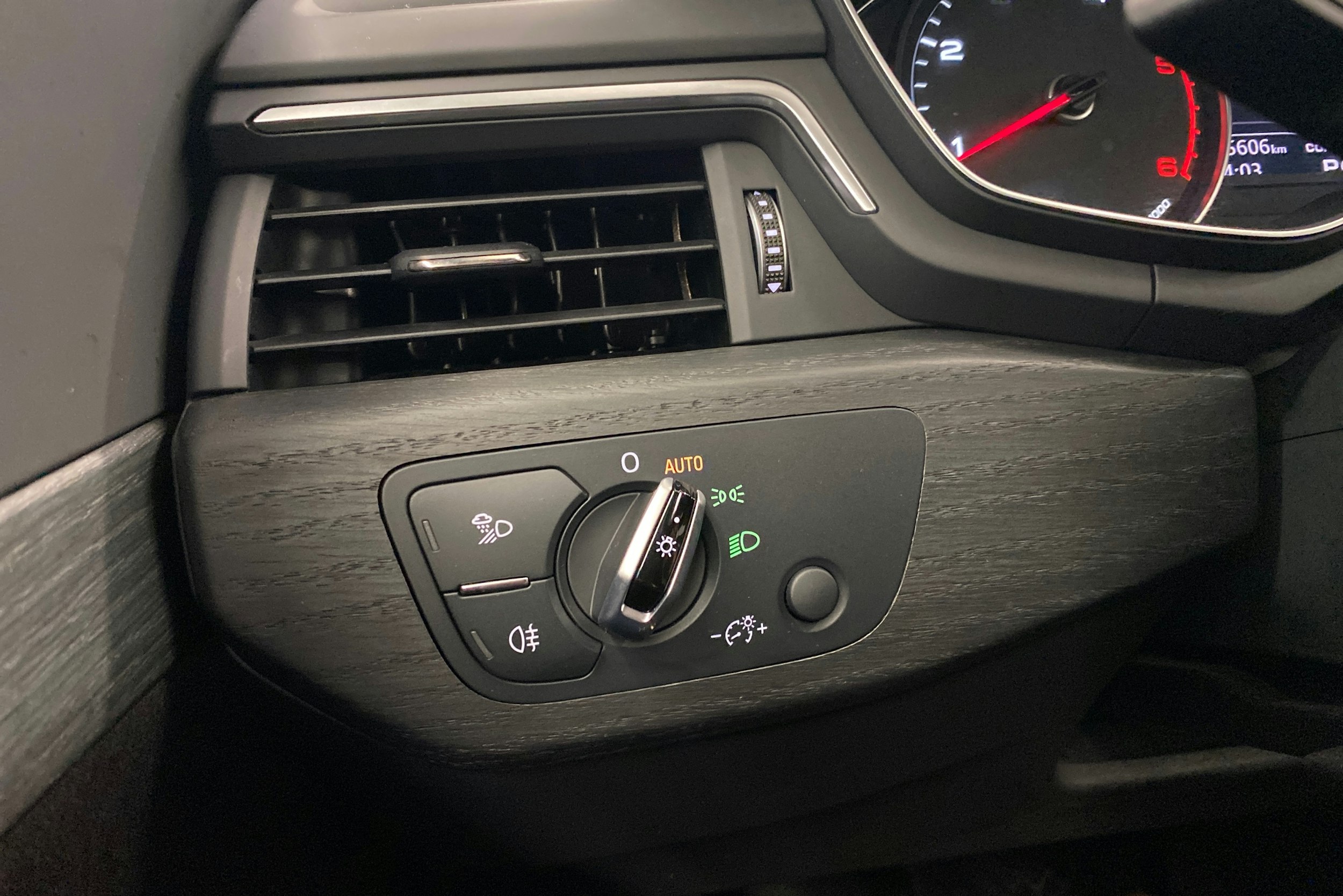Musta Audi A4 2017 kuva 21.