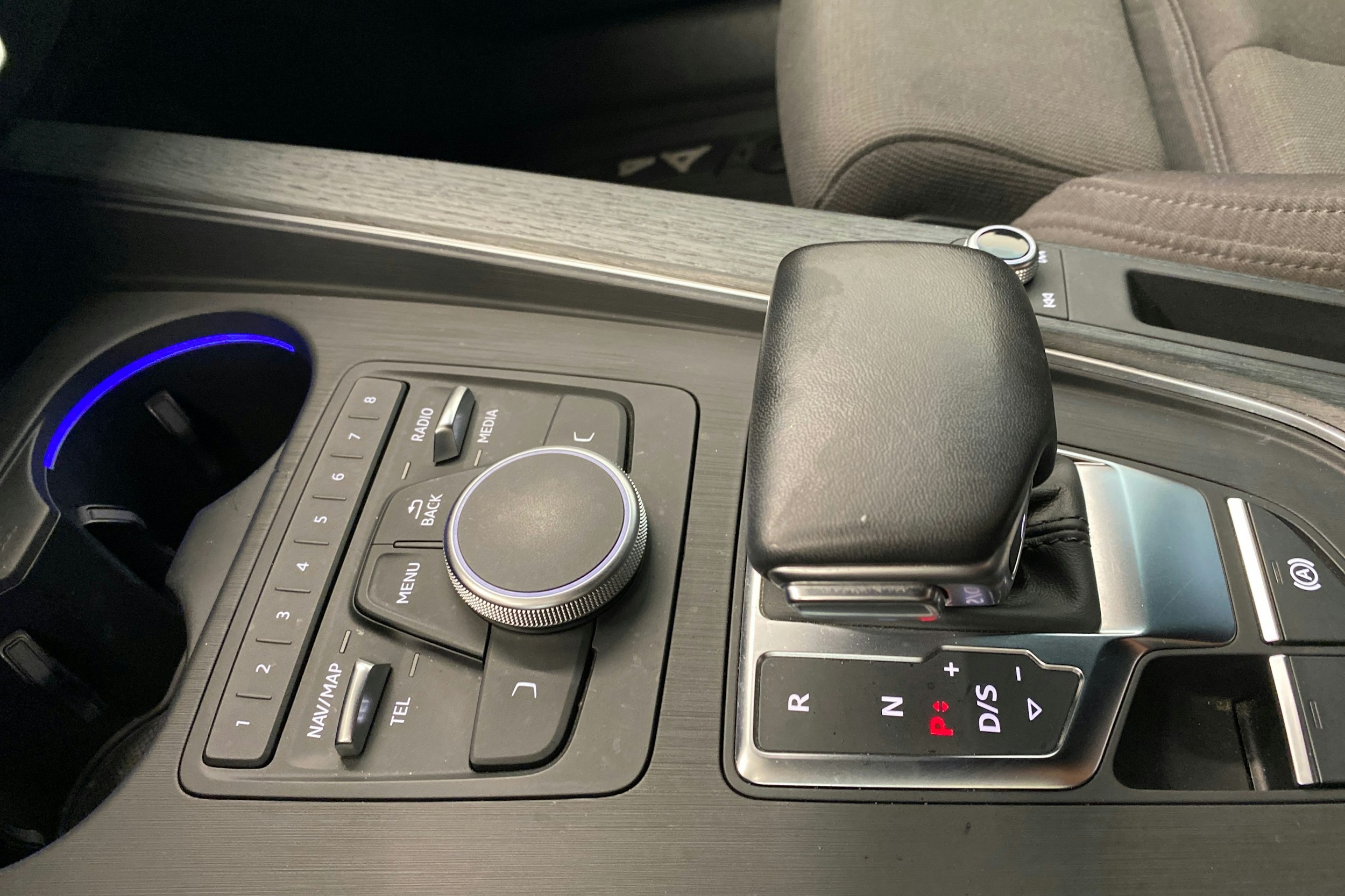 Musta Audi A4 2017 kuva 23.