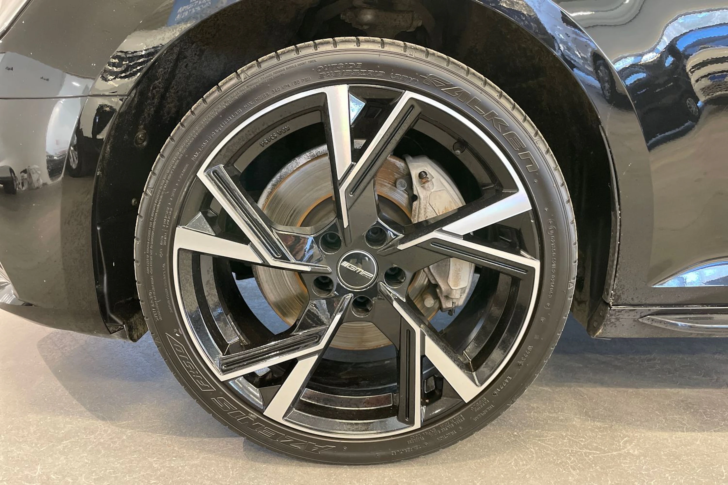 musta Audi A4 2017 kuva 10.