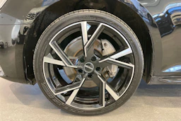 musta Audi A4 2017 kuva 10.