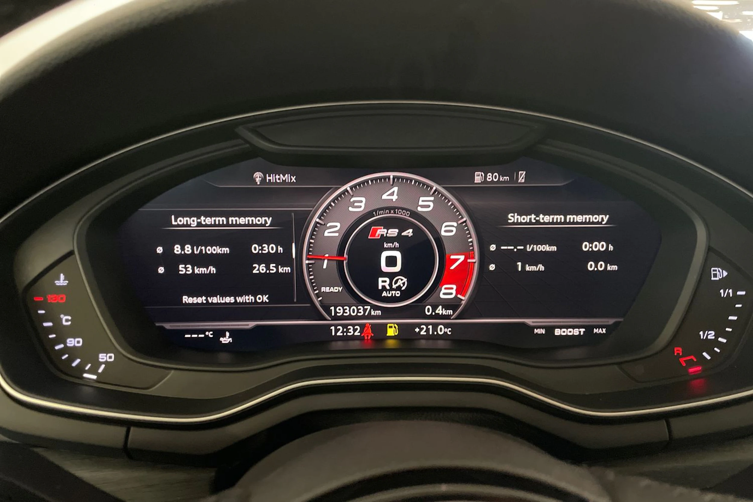 musta Audi A4 2017 kuva 12.