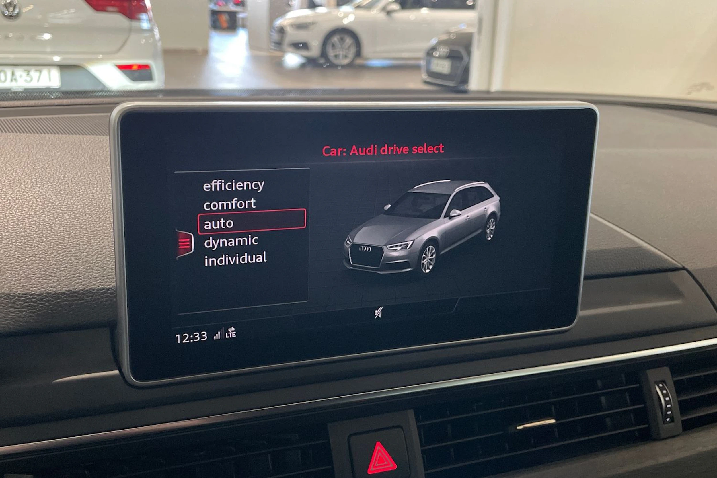 musta Audi A4 2017 kuva 16.