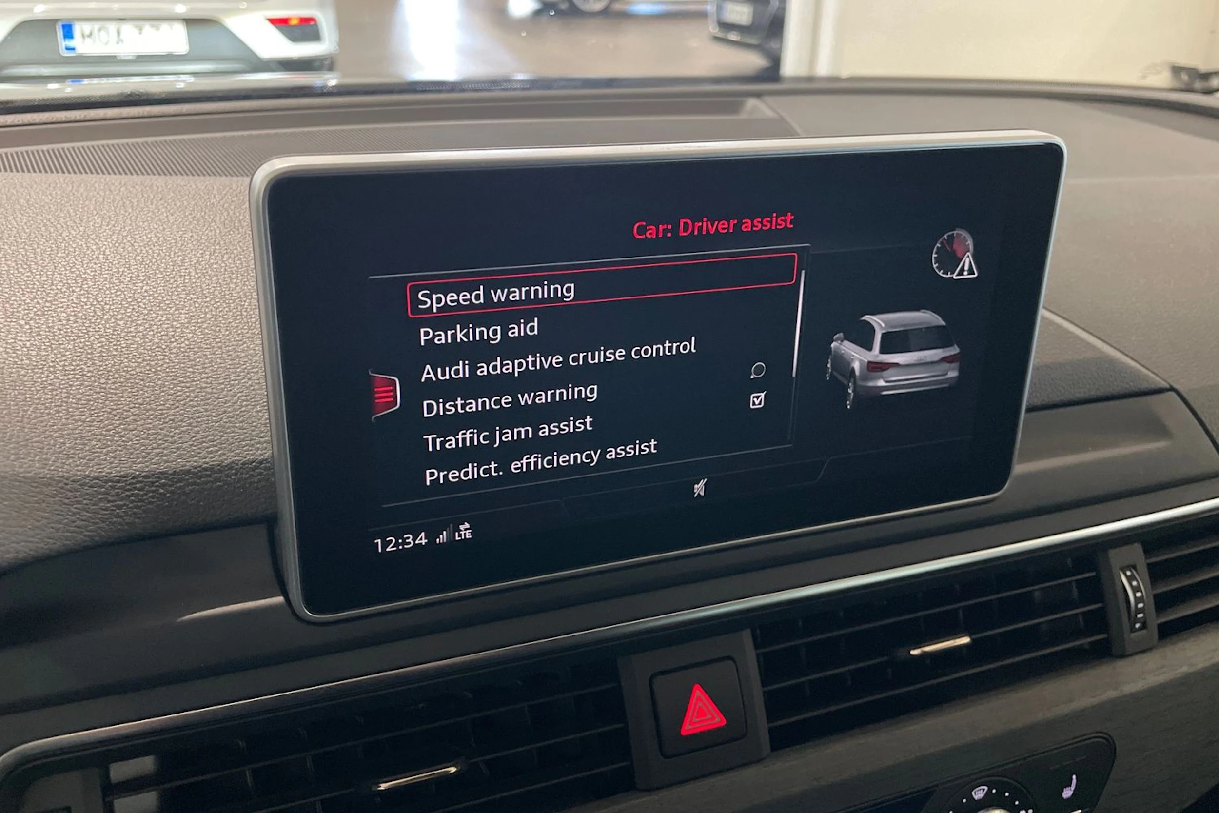 musta Audi A4 2017 kuva 17.