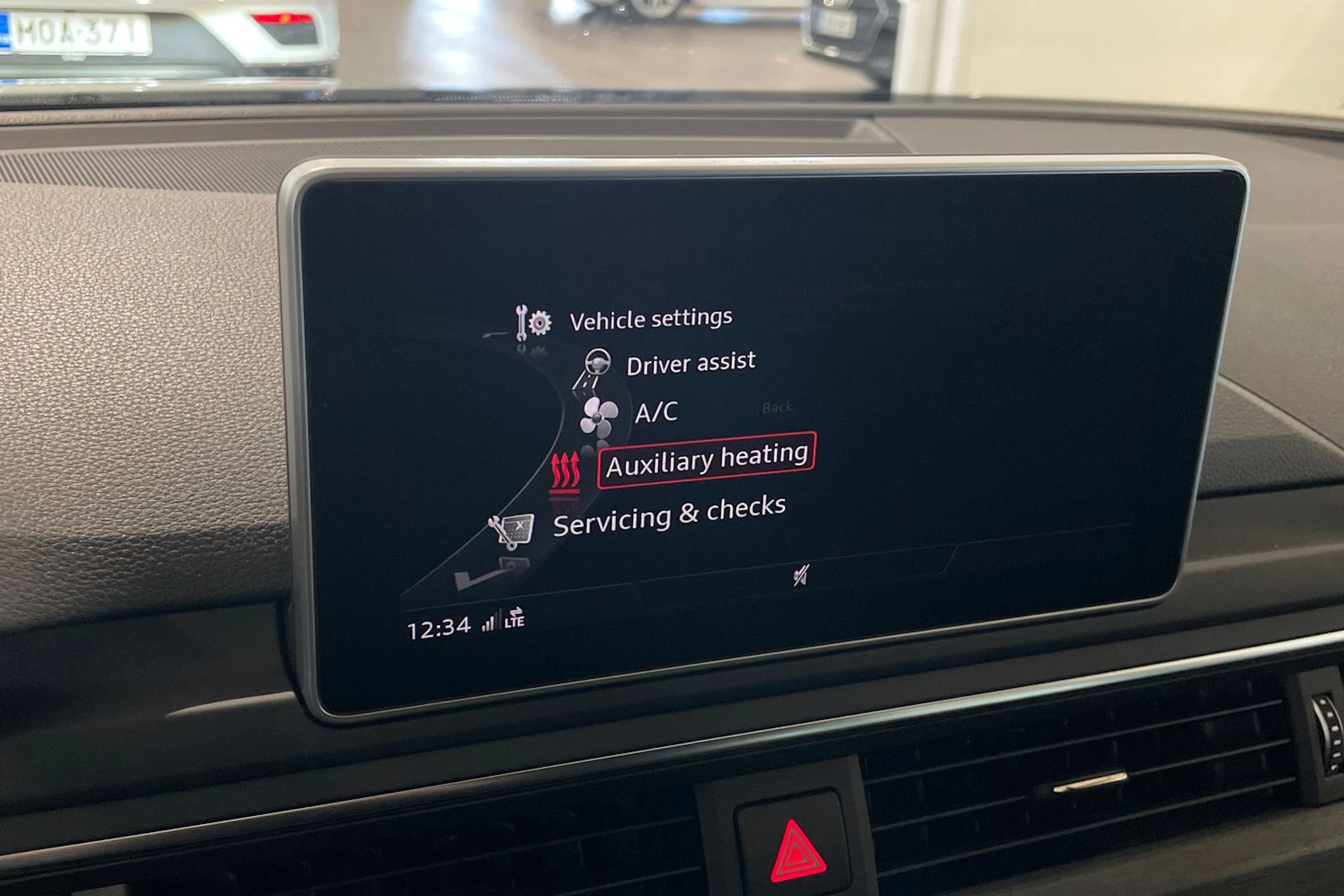musta Audi A4 2017 kuva 18.