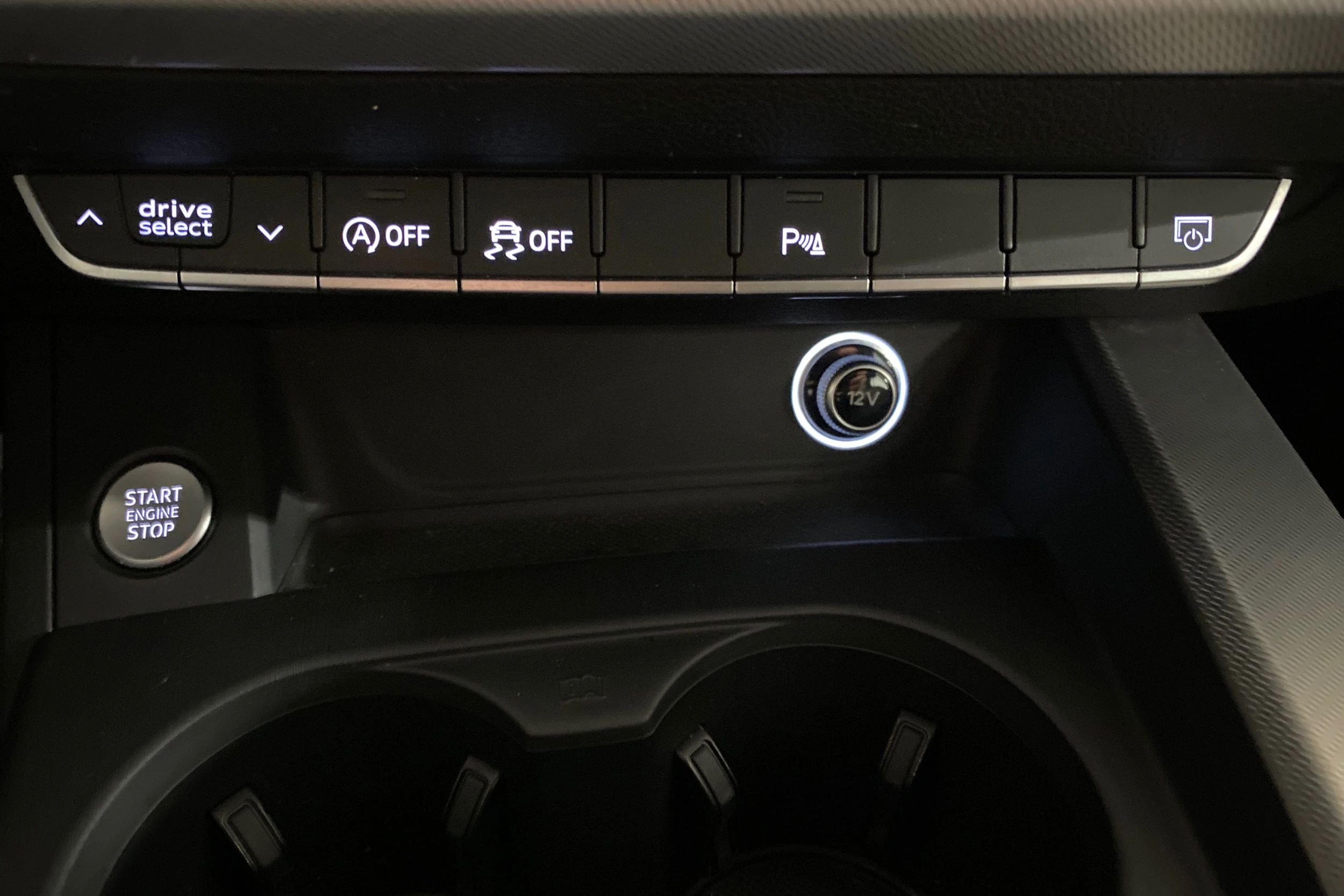 ruskea (beige) Audi A4 2017 kuva 29.