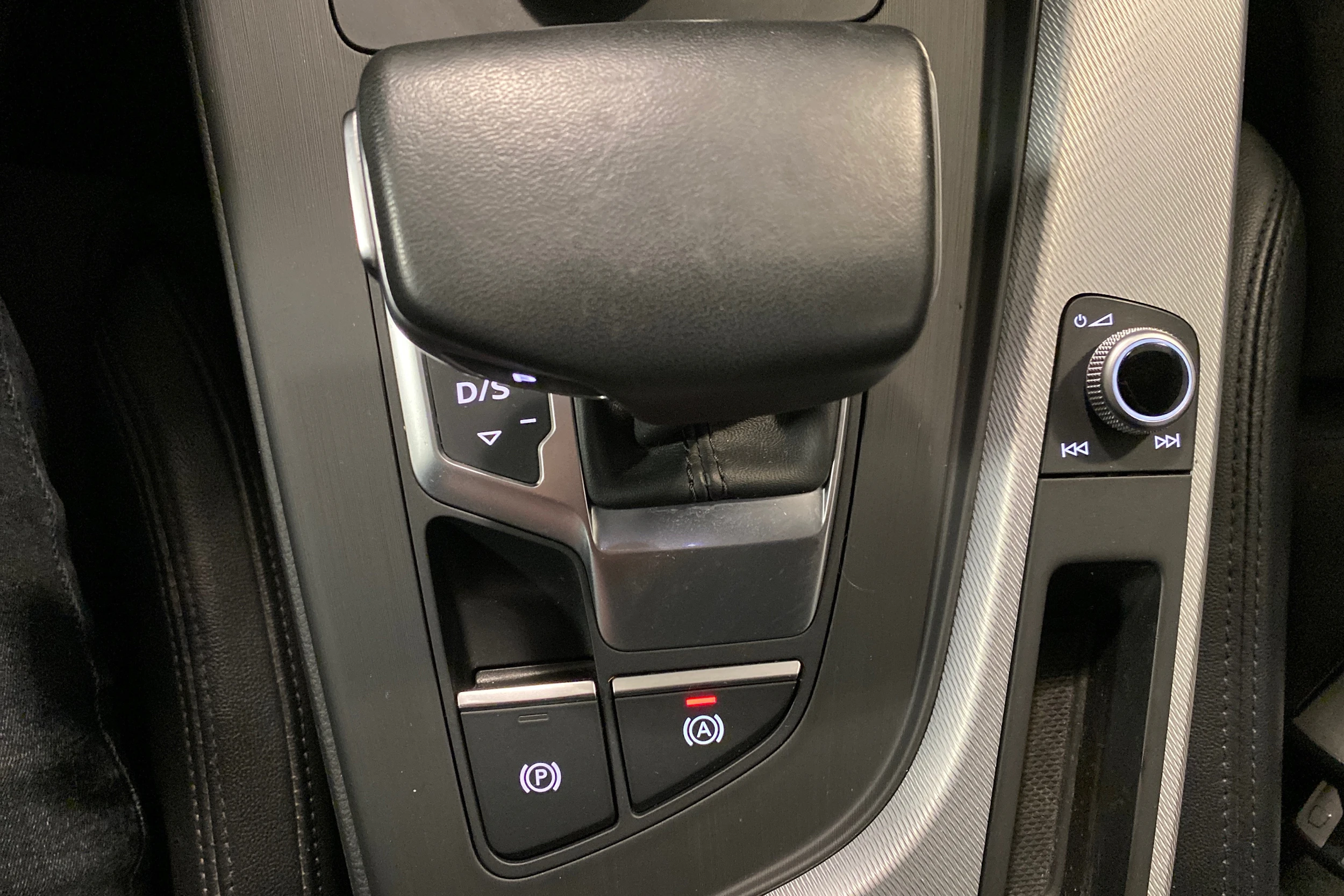 ruskea (beige) Audi A4 2017 kuva 31.