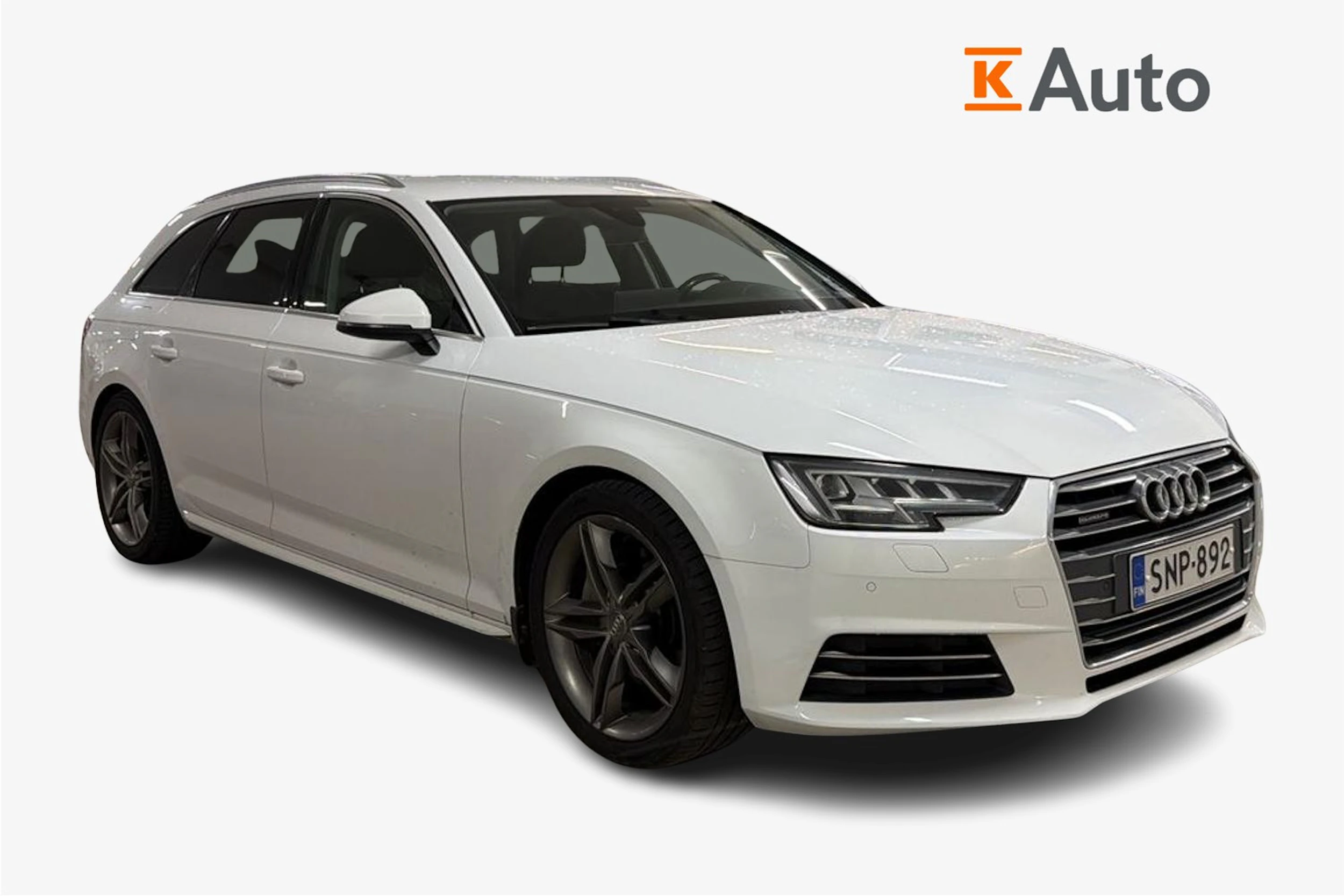 valkoinen Audi A4 2017 kuva 1.