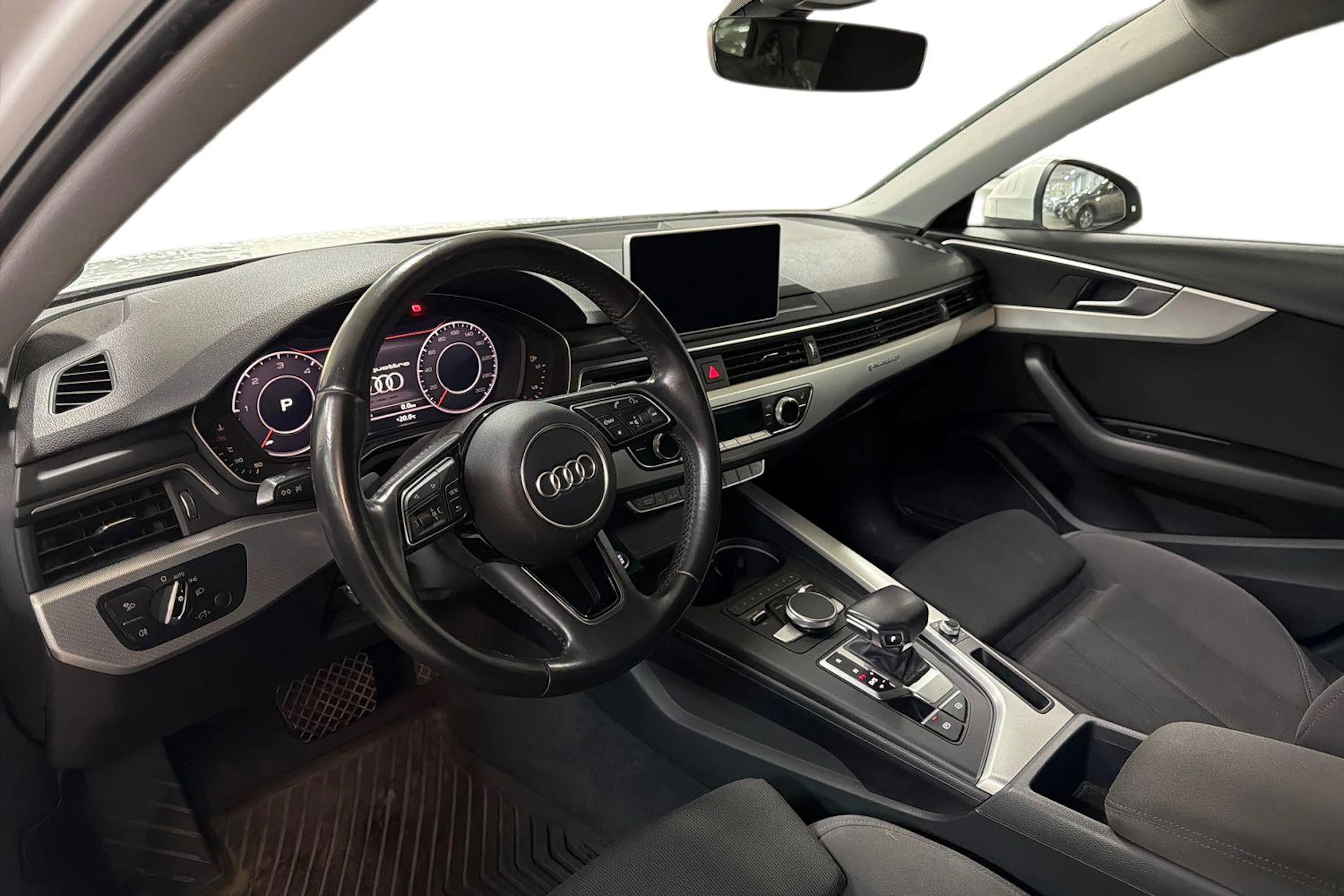 valkoinen Audi A4 2017 kuva 3.
