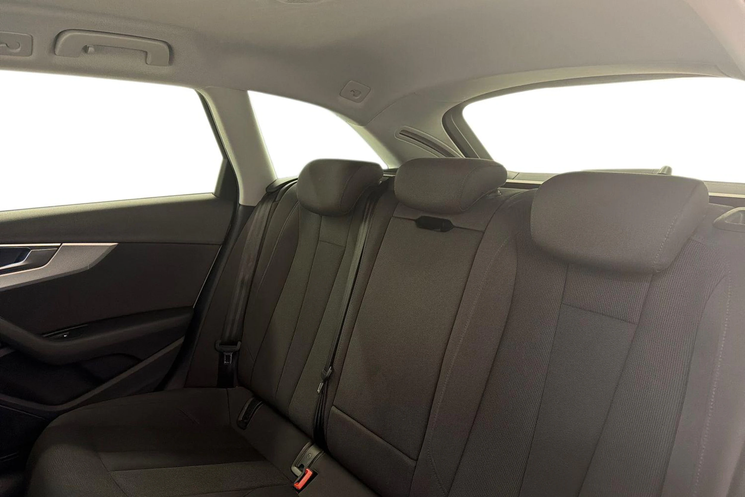 valkoinen Audi A4 2017 kuva 8.
