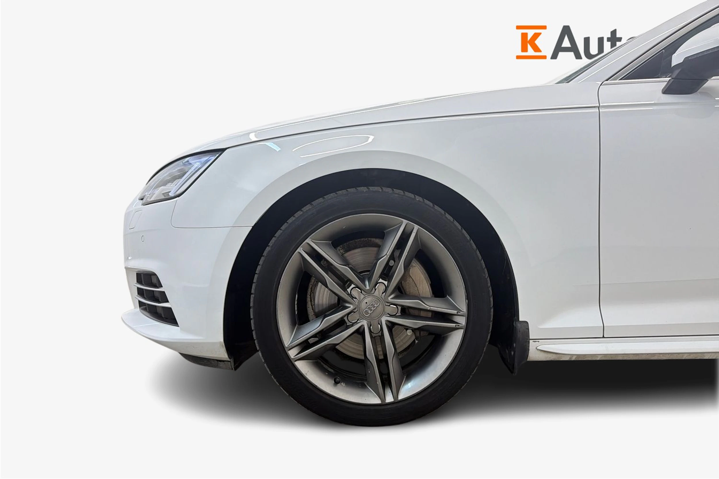 valkoinen Audi A4 2017 kuva 9.