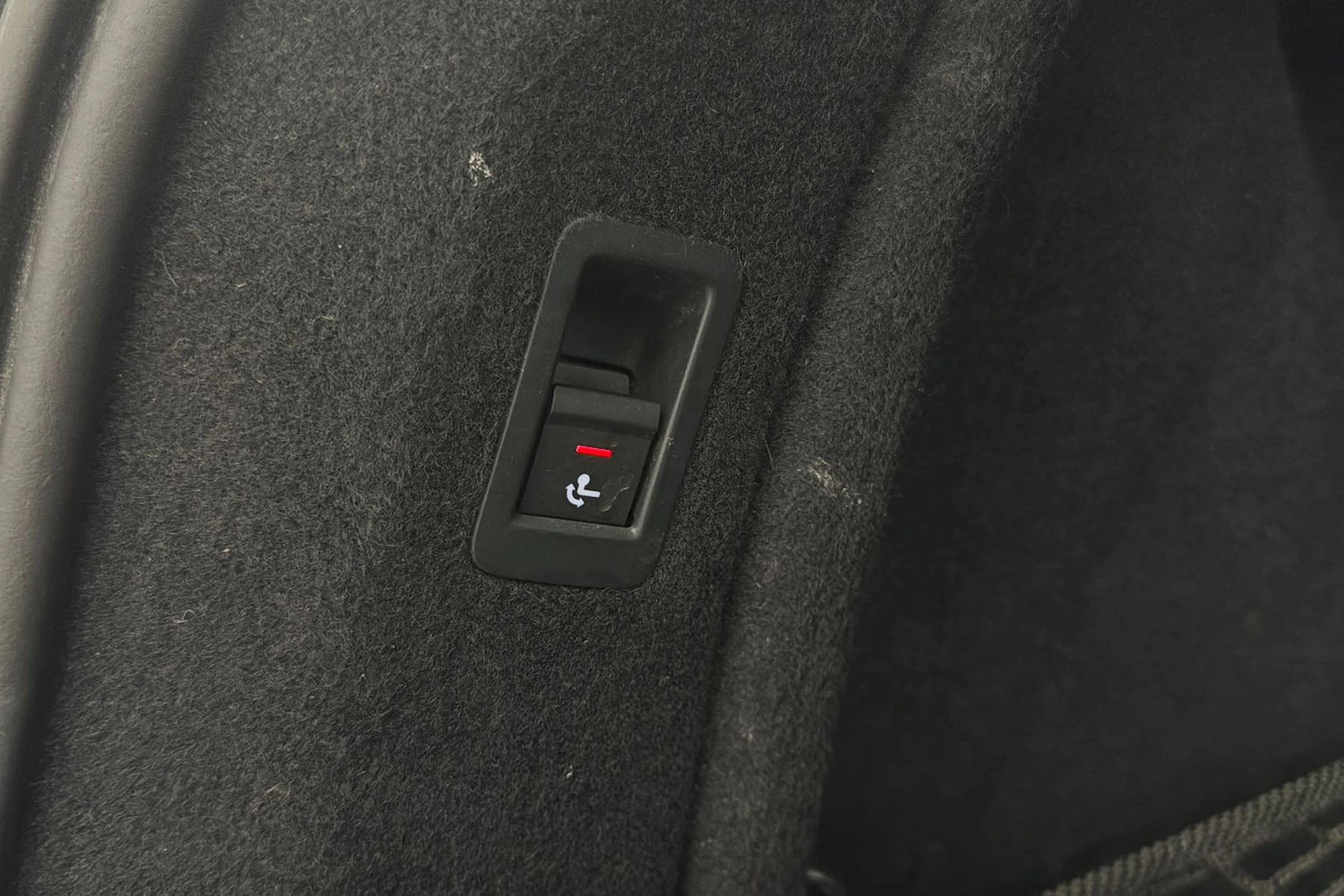 valkoinen Audi A4 2017 kuva 14.