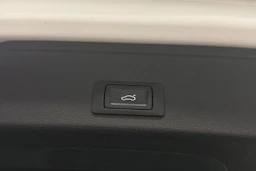 valkoinen Audi A4 2017 kuva 15.