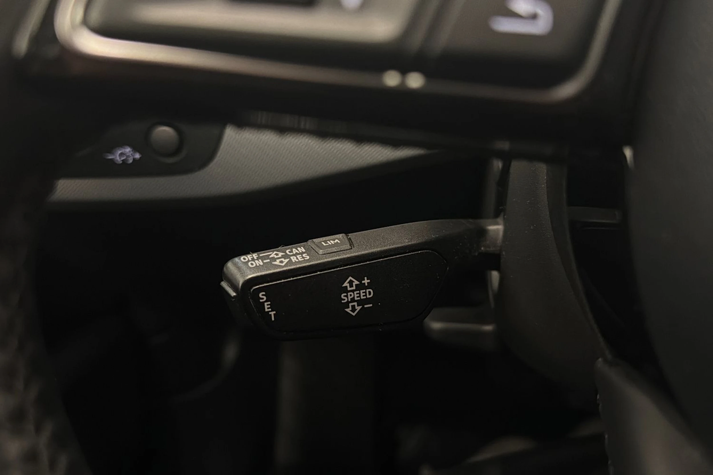 valkoinen Audi A4 2017 kuva 22.