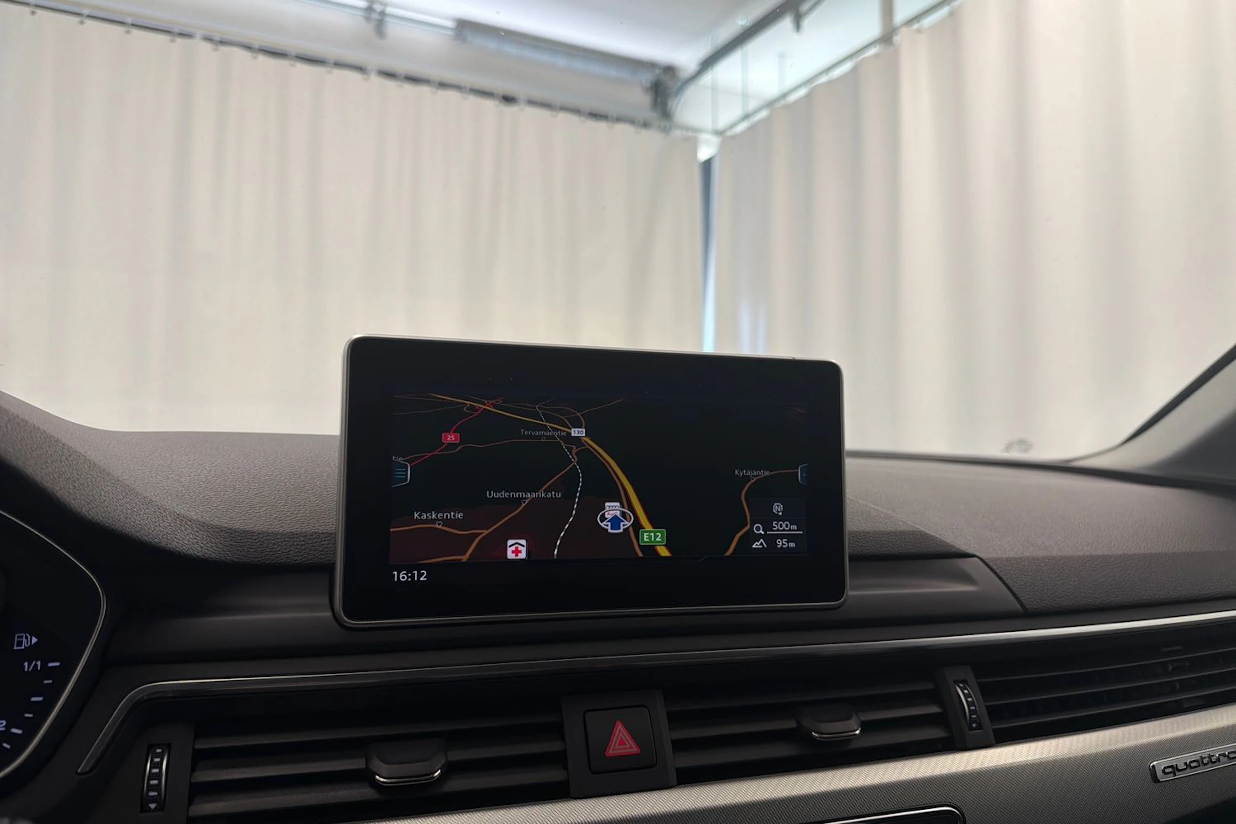 valkoinen Audi A4 2017 kuva 25.