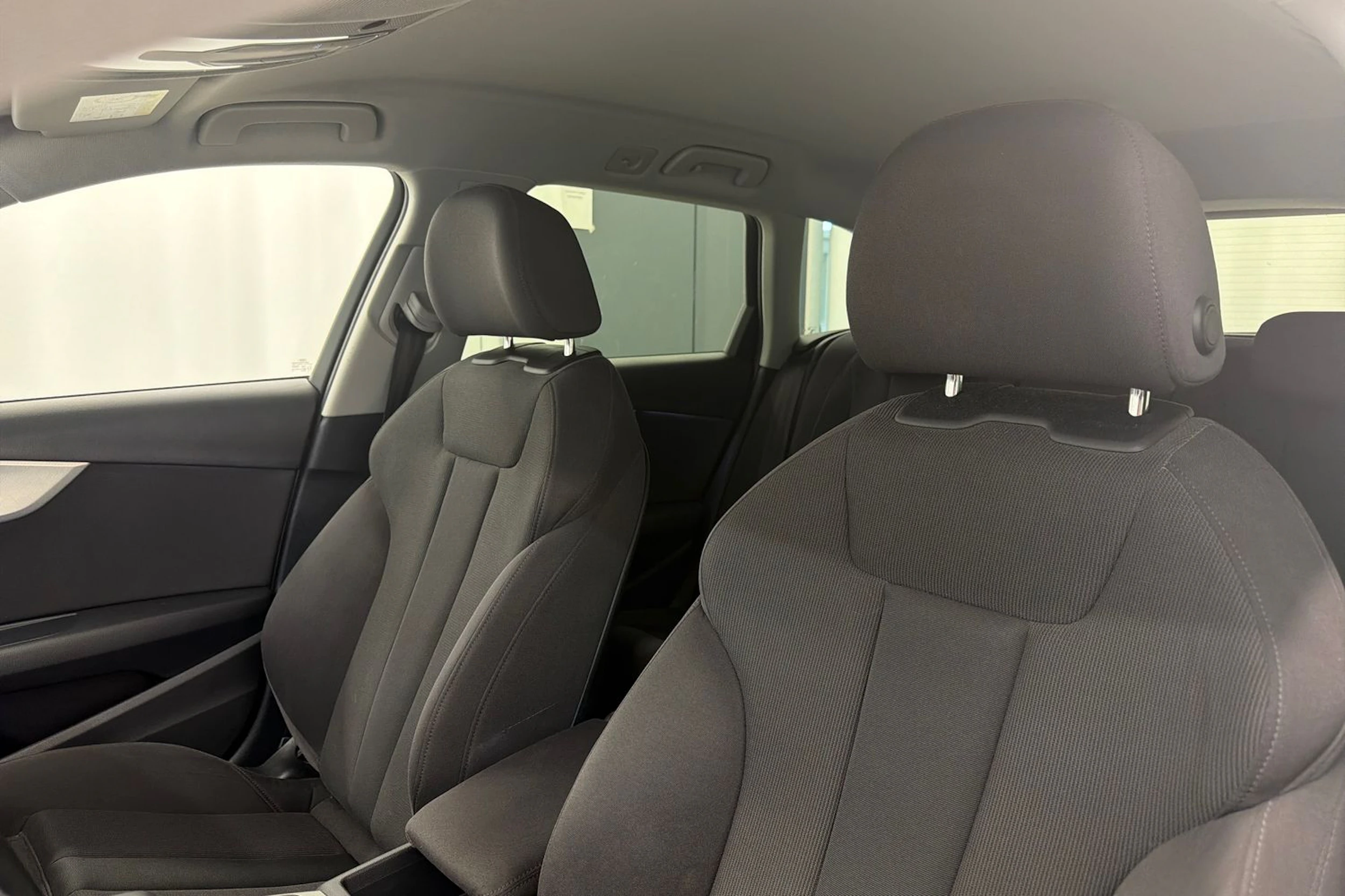 valkoinen Audi A4 2017 kuva 31.