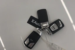 valkoinen Audi A4 2017 kuva 33.